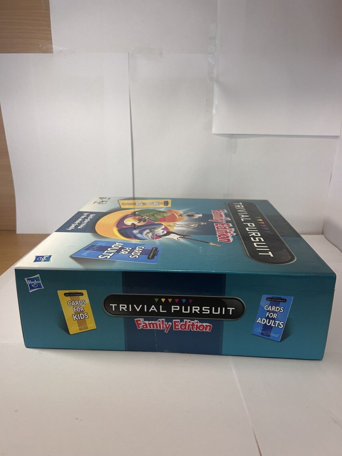 'Trivial Pursuit Family Edition' Board Game (2011) COMPLETE/EUC