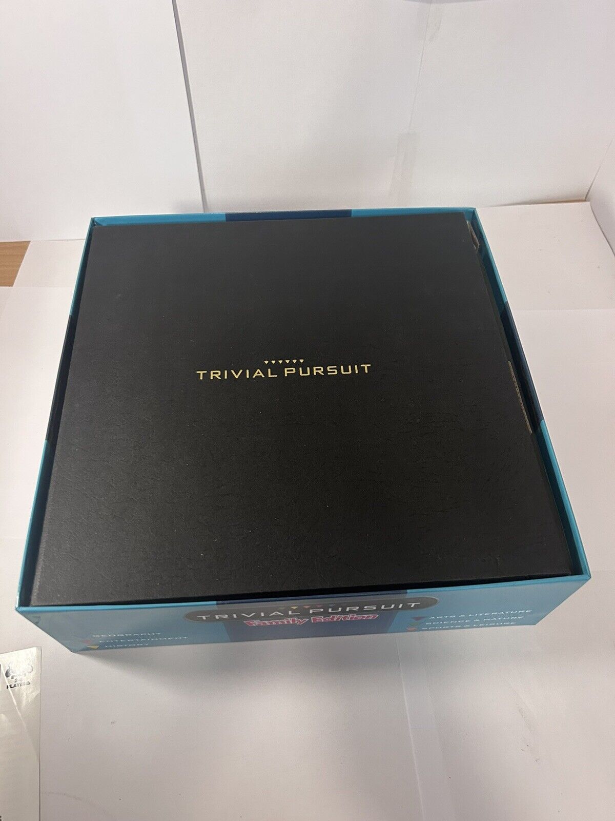 'Trivial Pursuit Family Edition' Board Game (2011) COMPLETE/EUC