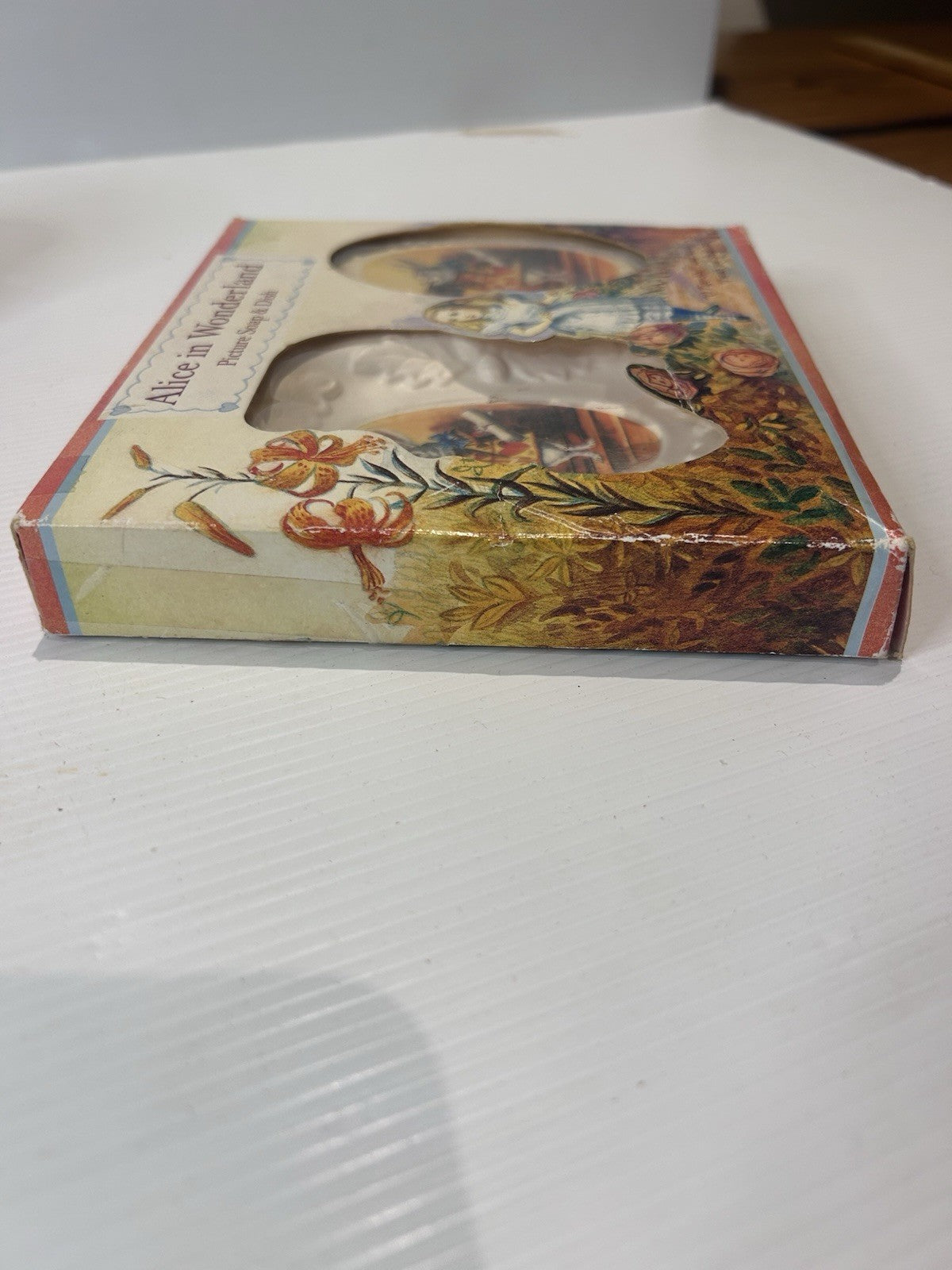 Vintage 1993 Alice in Wonderland Soap & Ceramic Dish Set – New in Box, UK Made