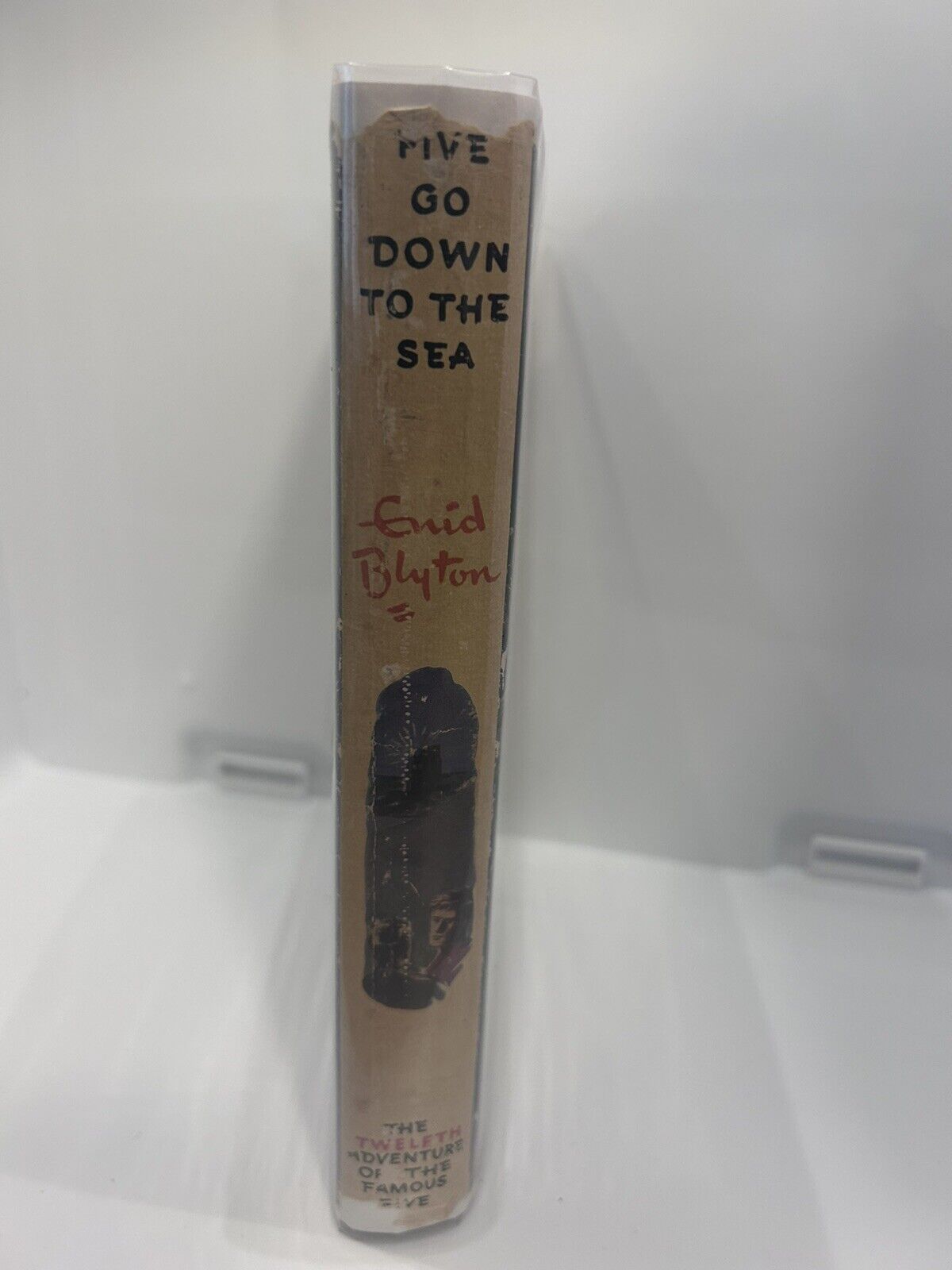 Five Go Down To The Sea. Enid Blyton Famous Five 1954 Edition With Dust Jacket