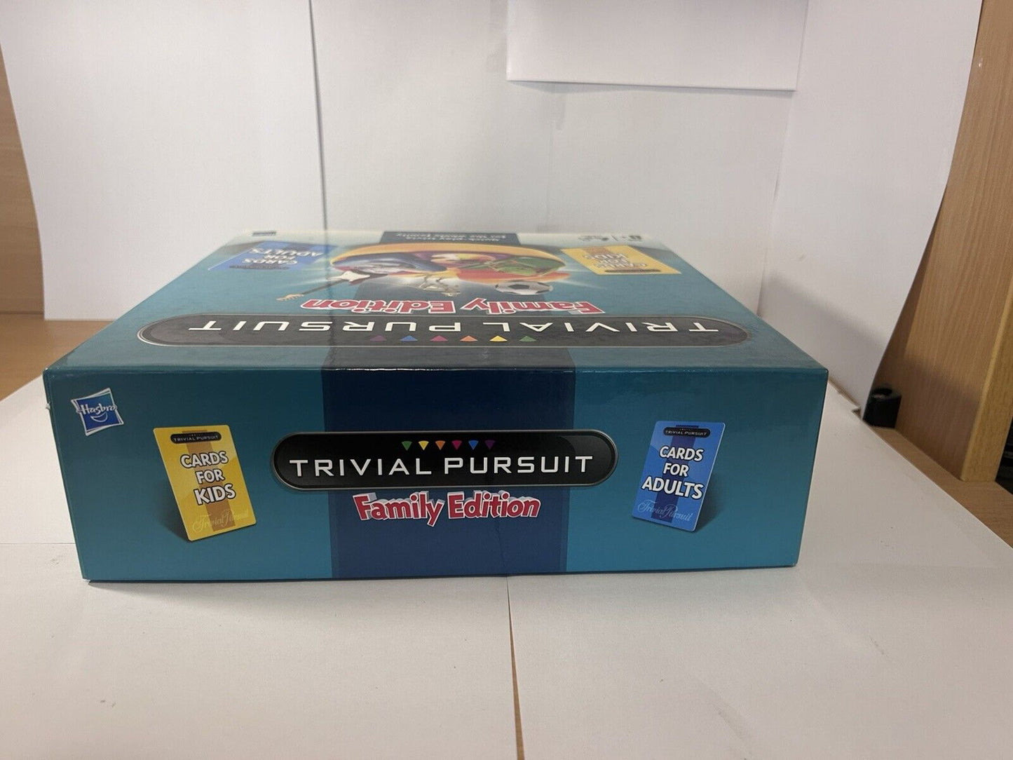'Trivial Pursuit Family Edition' Board Game (2011) COMPLETE/EUC