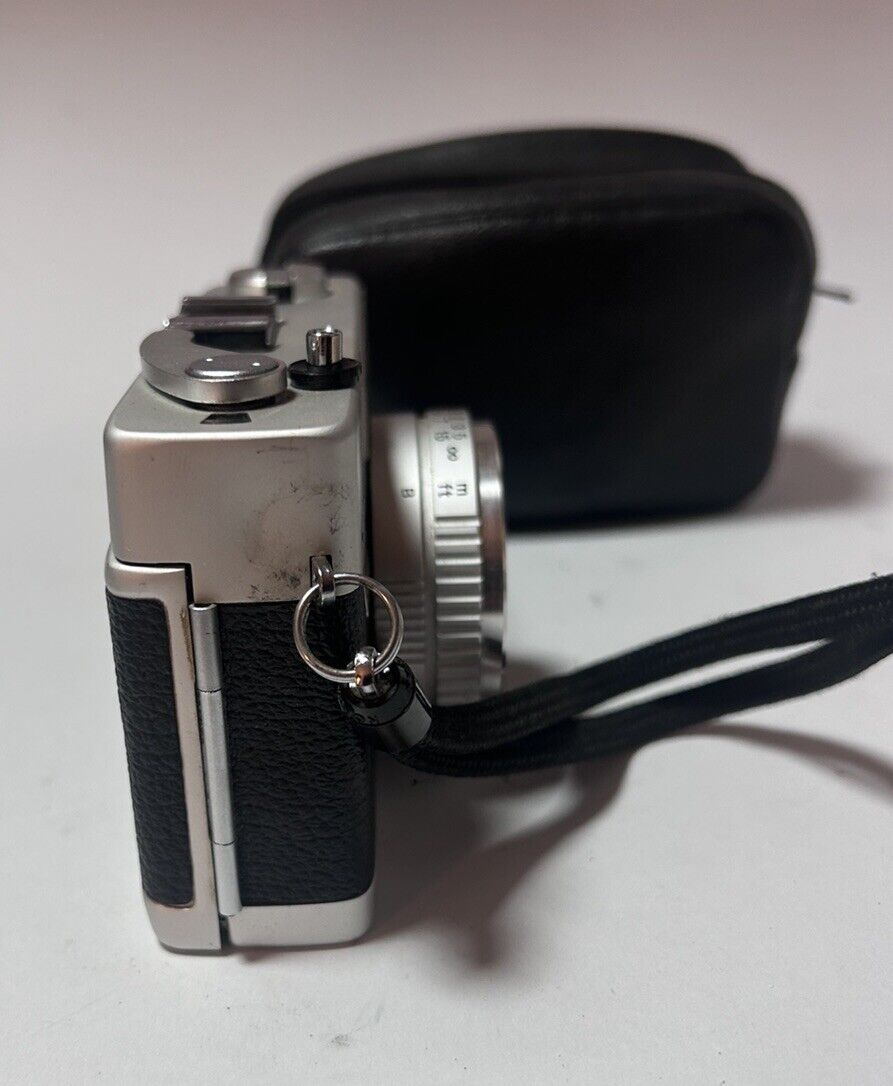 KONICA C35 AUTOMATIC 35MM FILM CAMERA WITH CASE - MADE IN JAPAN - WORKING