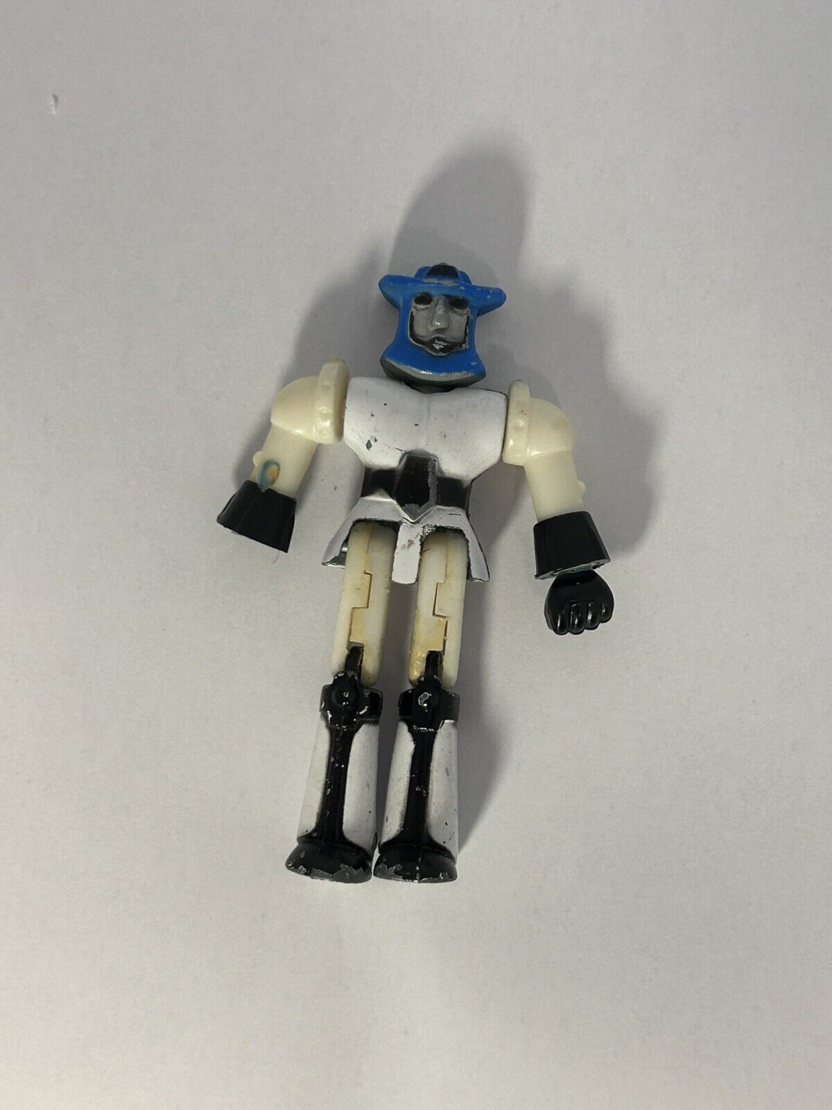 SUPER RARE VINTAGE 2002 M.D. SPACE ROBOT DIECAST 3 1/4" ACTION FIGURE