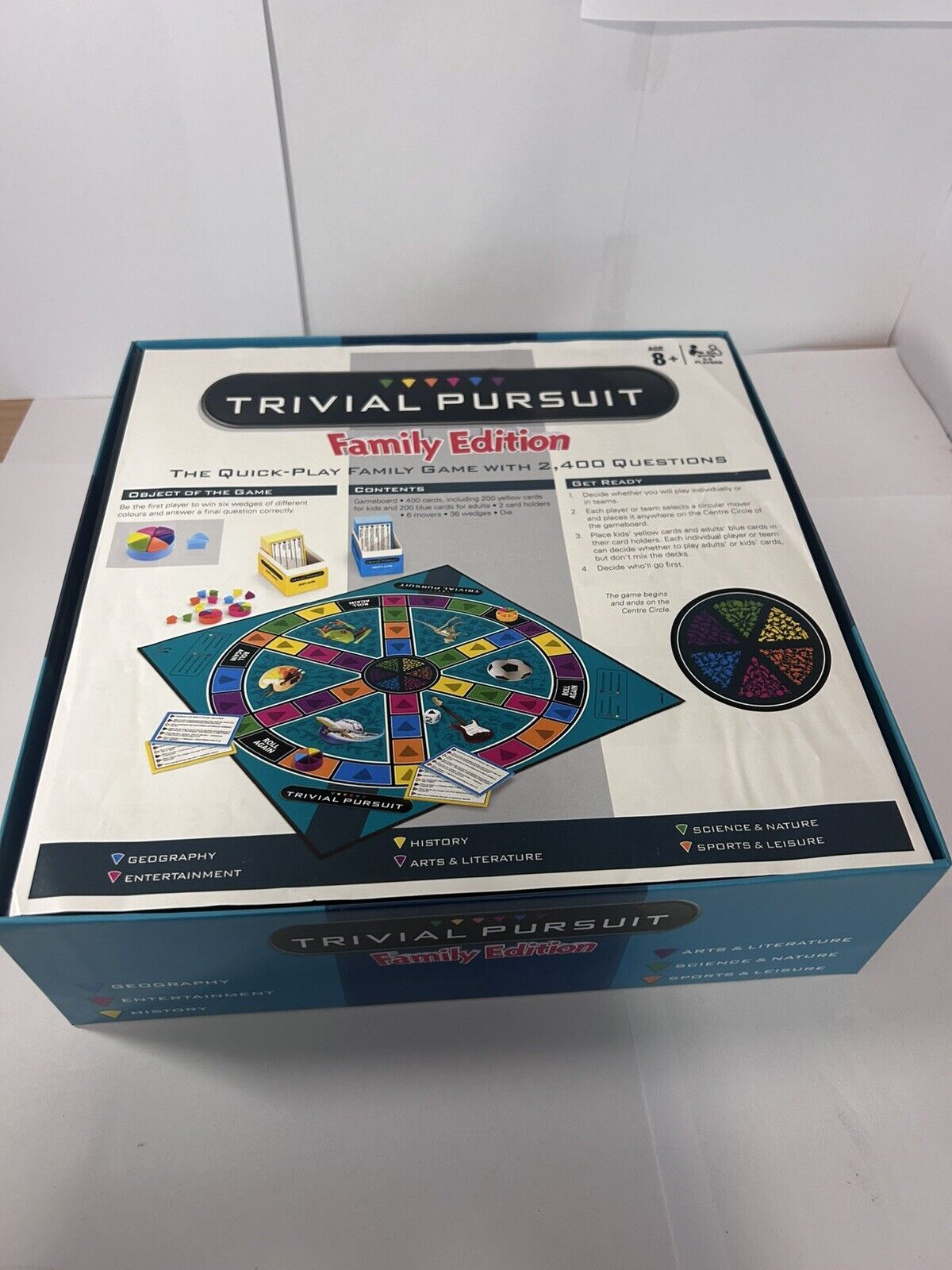 'Trivial Pursuit Family Edition' Board Game (2011) COMPLETE/EUC