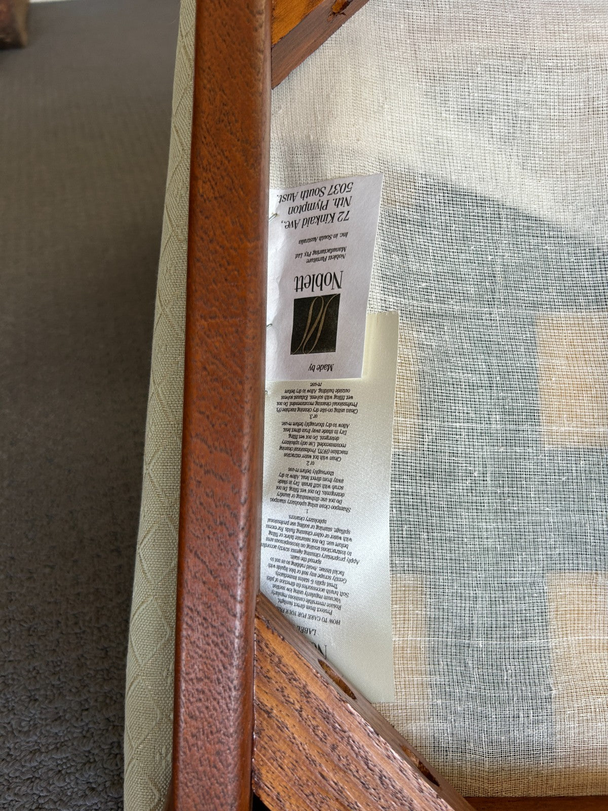 Noblett SA Mahogony Oval Extendable Dining Table and 6 Chairs