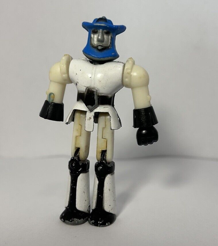 SUPER RARE VINTAGE 2002 M.D. SPACE ROBOT DIECAST 3 1/4" ACTION FIGURE