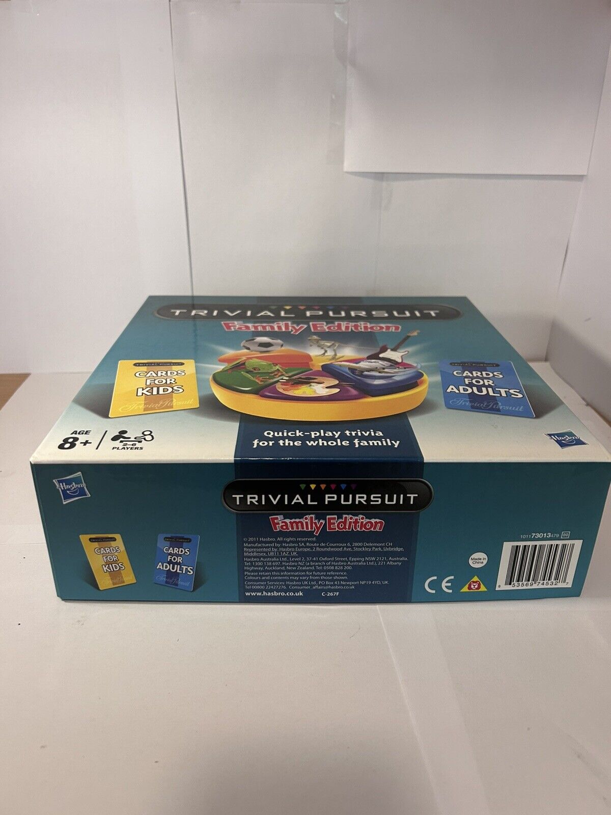 'Trivial Pursuit Family Edition' Board Game (2011) COMPLETE/EUC