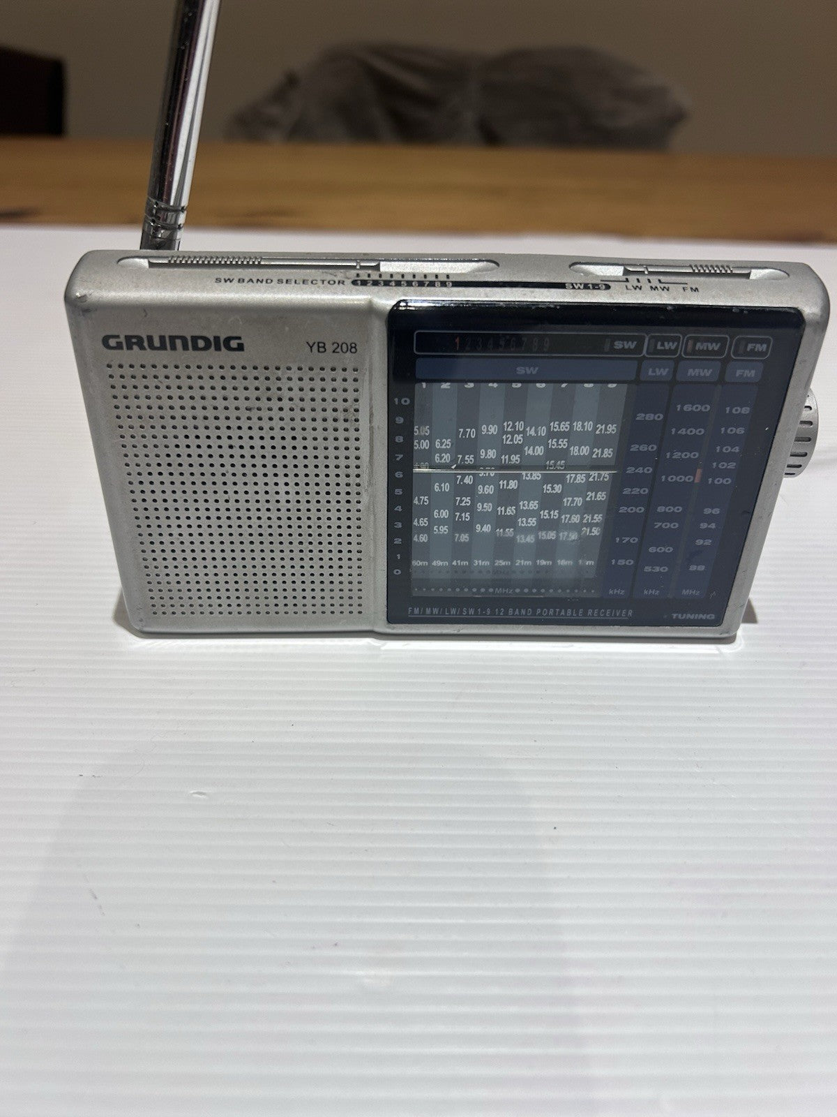 Grundig Yacht Boy YB 208 Multiband Radio FM LW MW SW1-12 Portable Receiver