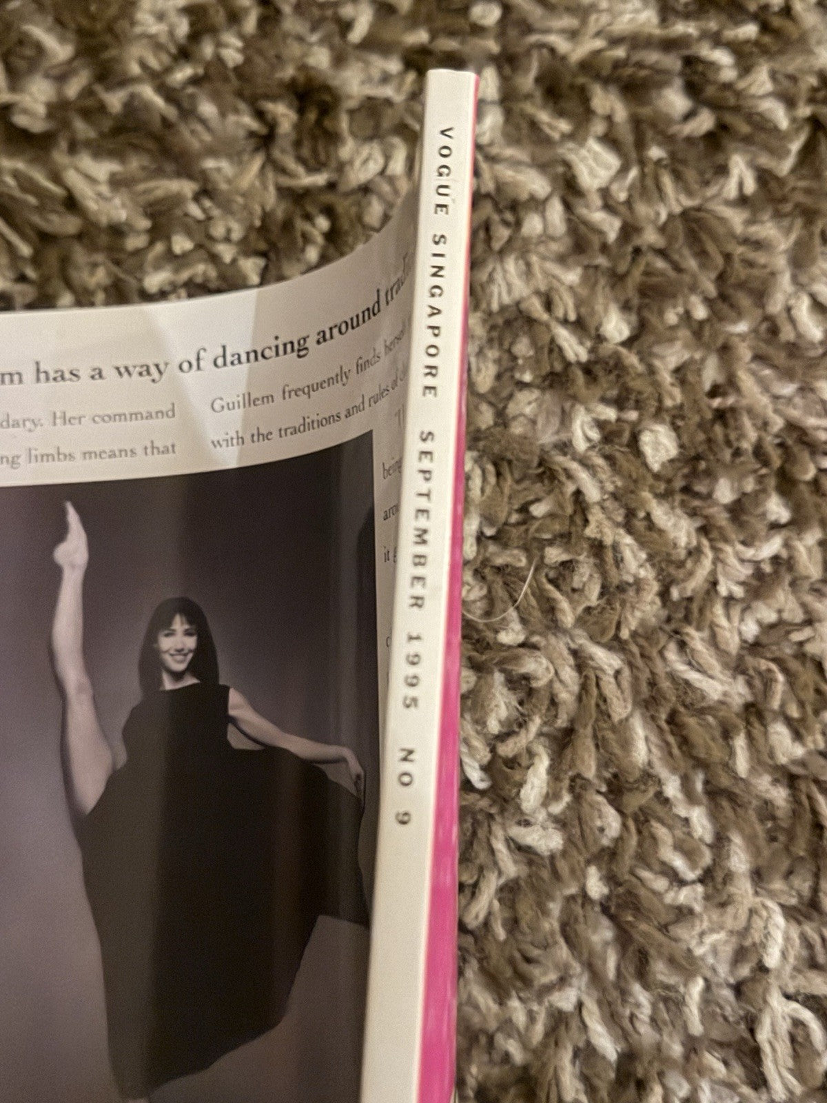 Vogue Singapore Sept 1995 Jackie Chan Elizabeth Hurley Gucci Rare Magazine