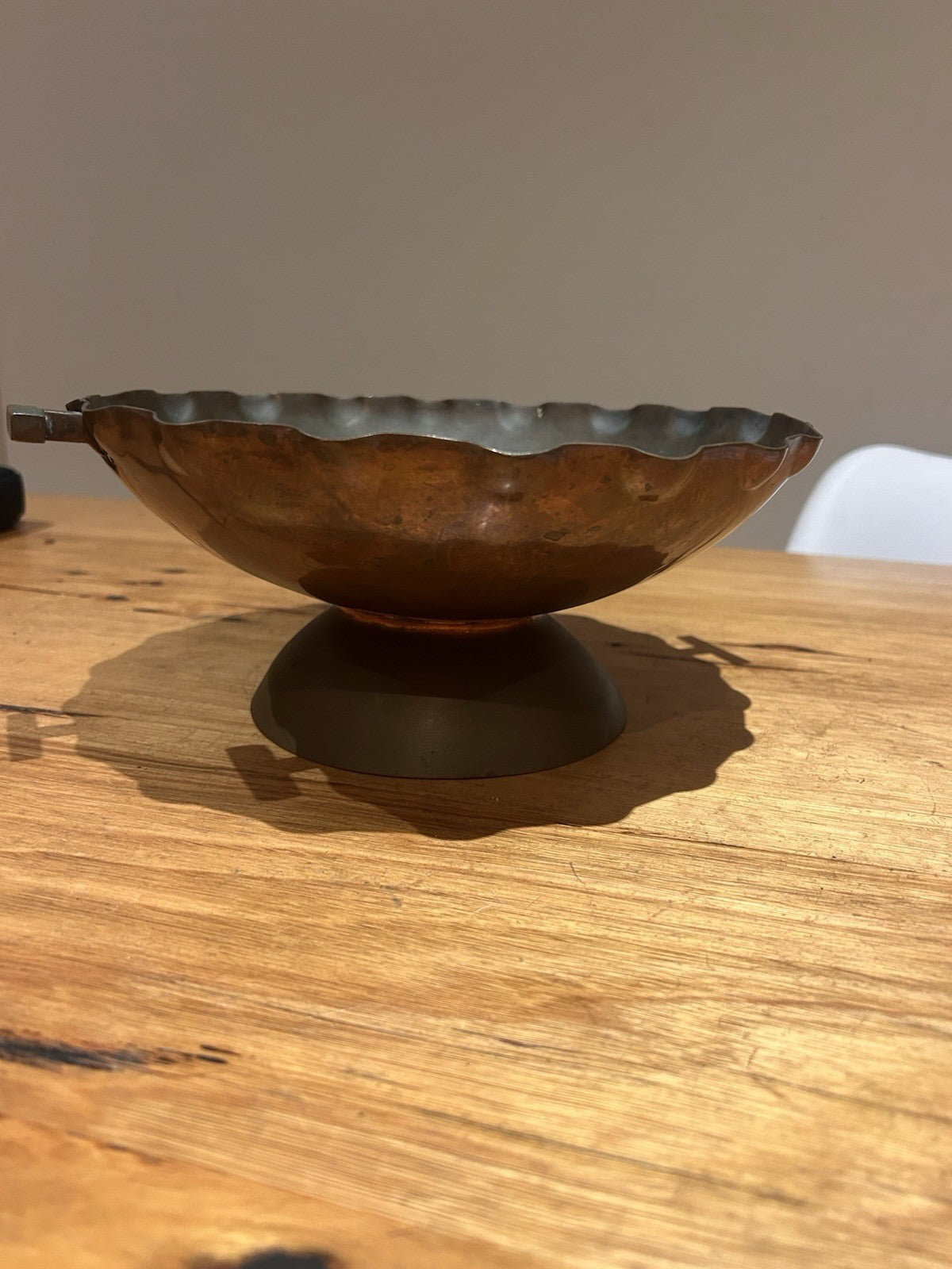 Mid-Century Modern Hammered Copper Footed Bowl with T-Bar Handles – Vintage