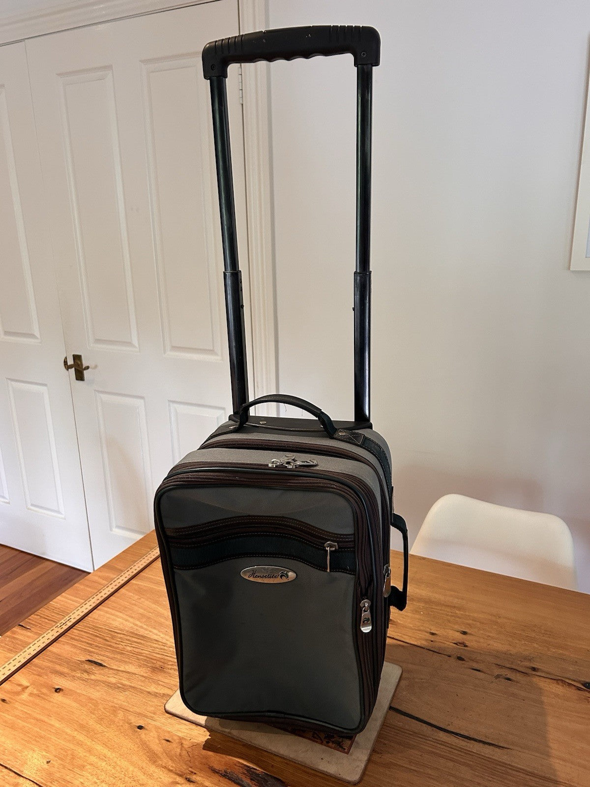 Henselite Lawn Bowls 4 Bowl Trolley Bag Green with Handle & Wheels