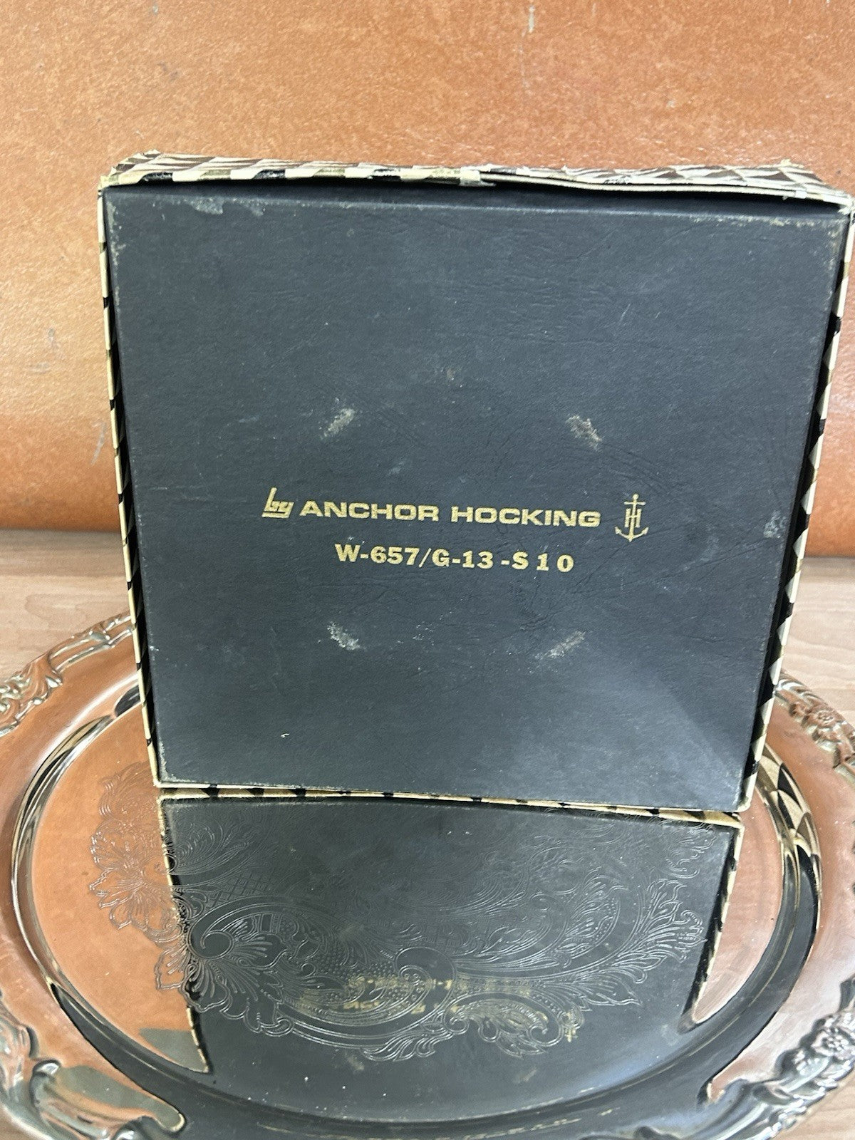 Anchor Hocking Milk Glass Grape Bowl 20cm Gold Rim Boxed Vintage USA