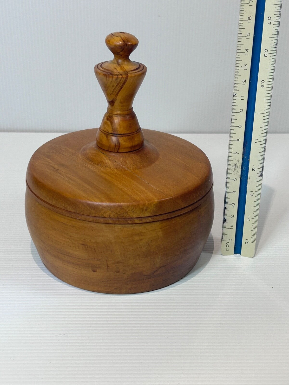 Vintage Hand-Turned Rimu Wood Lidded Pot – Red Felt Lined – NZ Lathe Art – 1970s