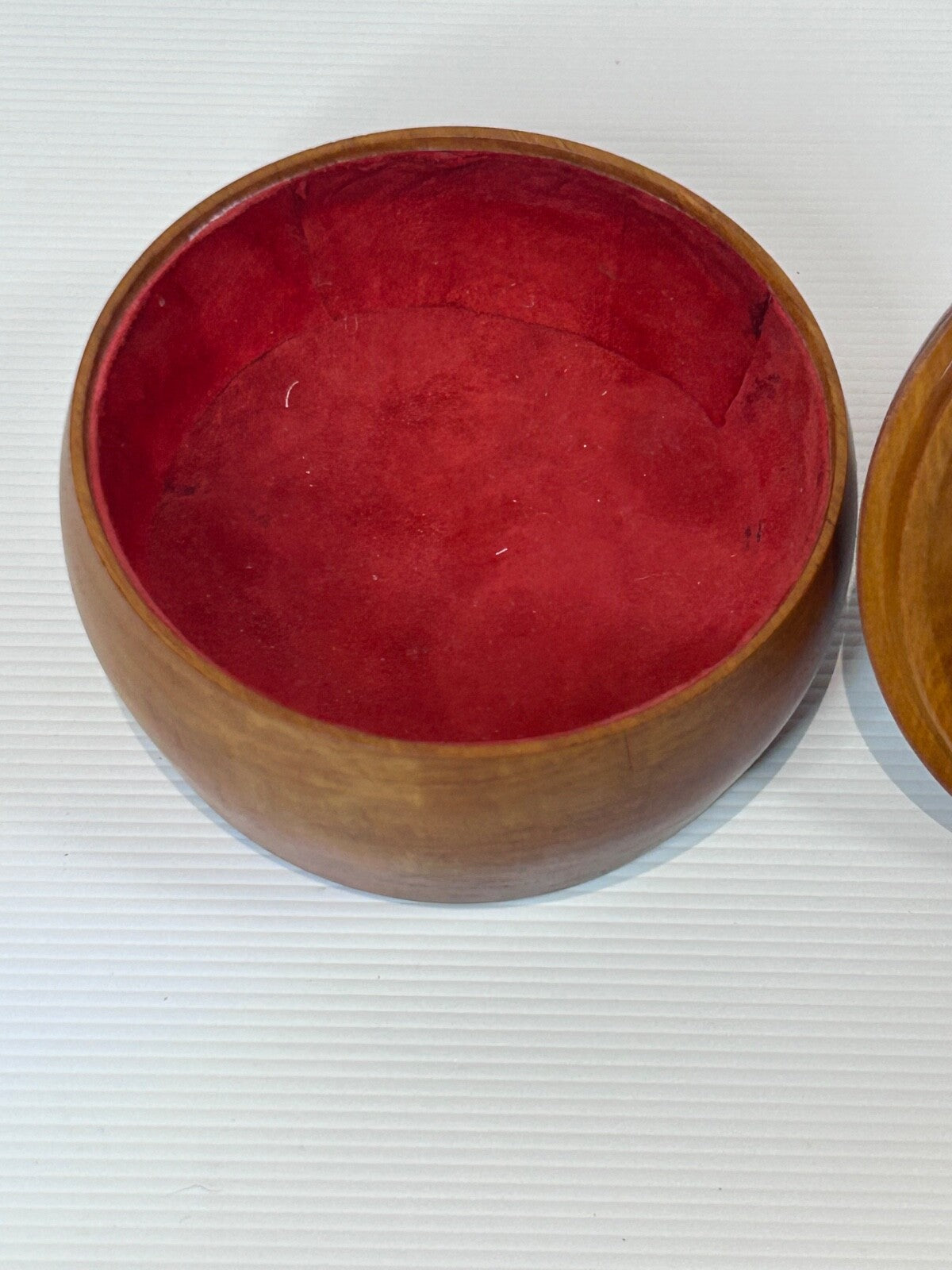 Vintage Hand-Turned Rimu Wood Lidded Pot – Red Felt Lined – NZ Lathe Art – 1970s