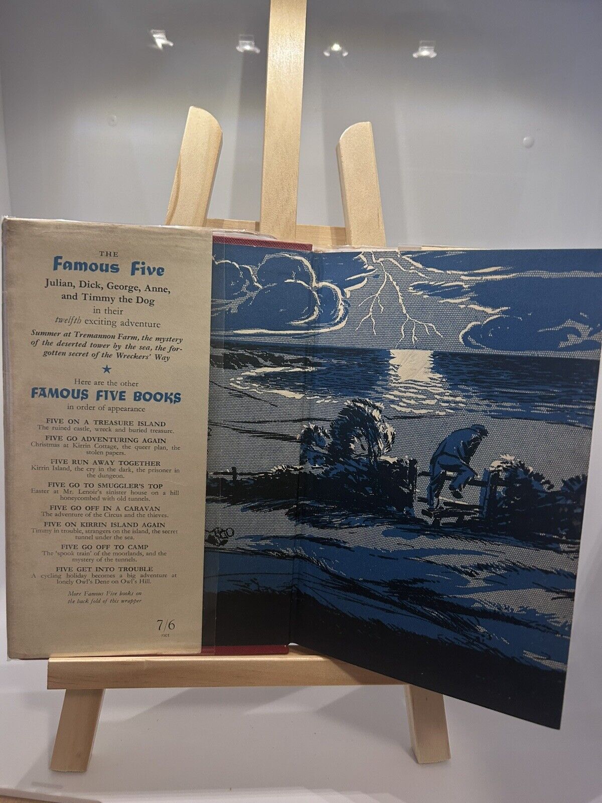 Five Go Down To The Sea. Enid Blyton Famous Five 1954 Edition With Dust Jacket