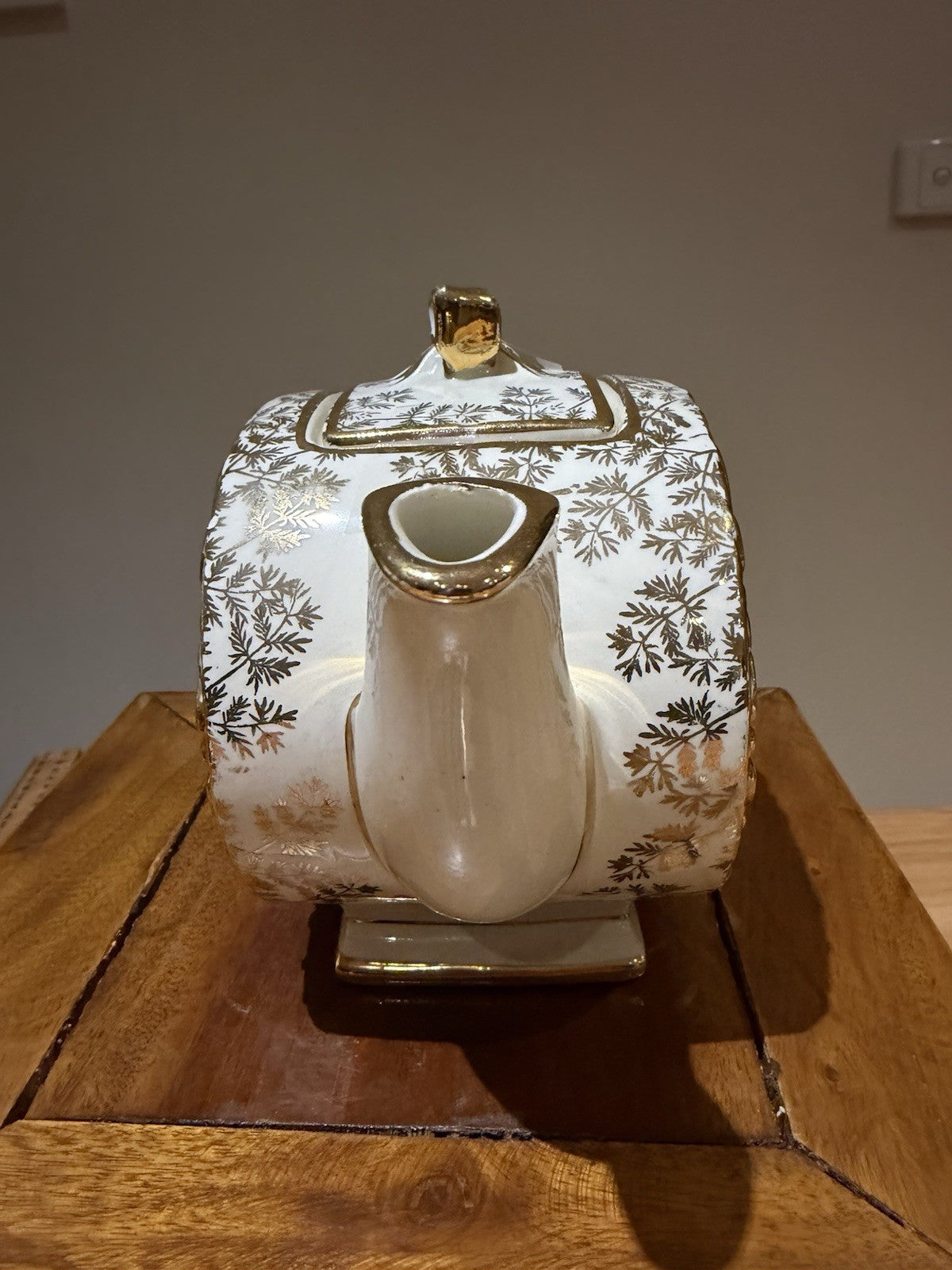 Vintage Teapot Sadler Style Cottage Scene Gold Gilt Transferware England