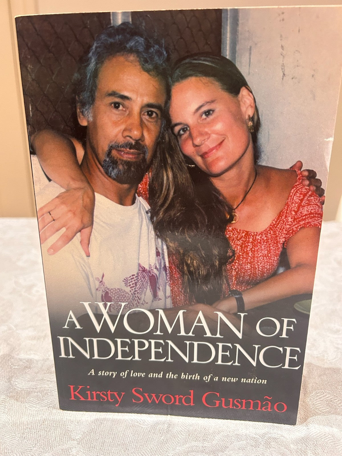 A Woman of Independence - Signed First Edition Kirsty Sword Gusmão | 2003
