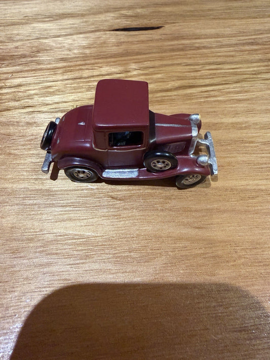 Hawthorne Village Red Car 2000 Classic Vintage Village Accessory 14-07997-002