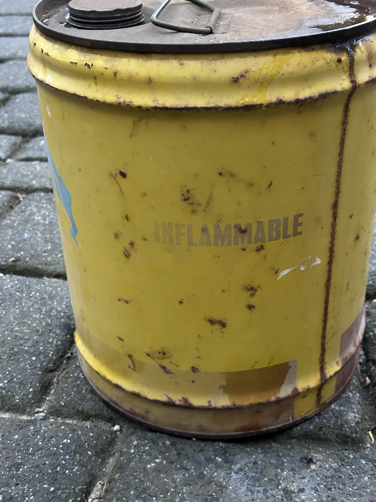 Vintage Shell Blue Pennant Kerosene Tin 4 Gal Yellow Petrol Can Inflammable