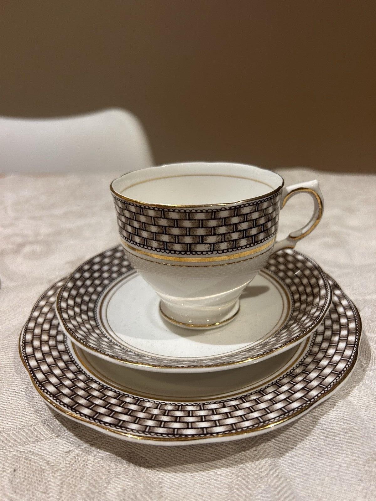 Salisbury Basket Fine Bone China Tea Set for Two – 2 Trios – England