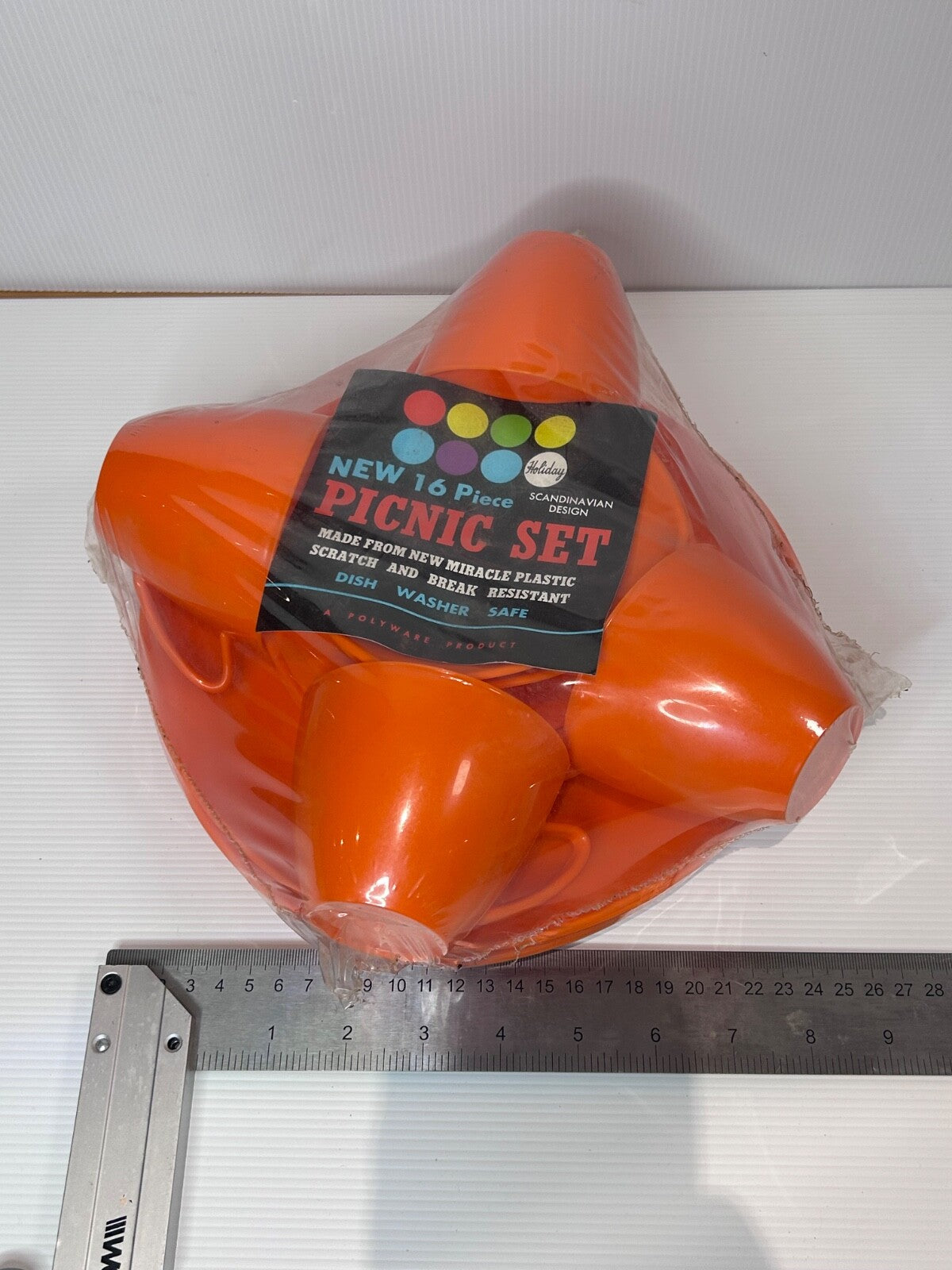 Holiday 16 Piece Picnic Set – Circa 1967–1970 | Sealed Retro Mid-Century Design