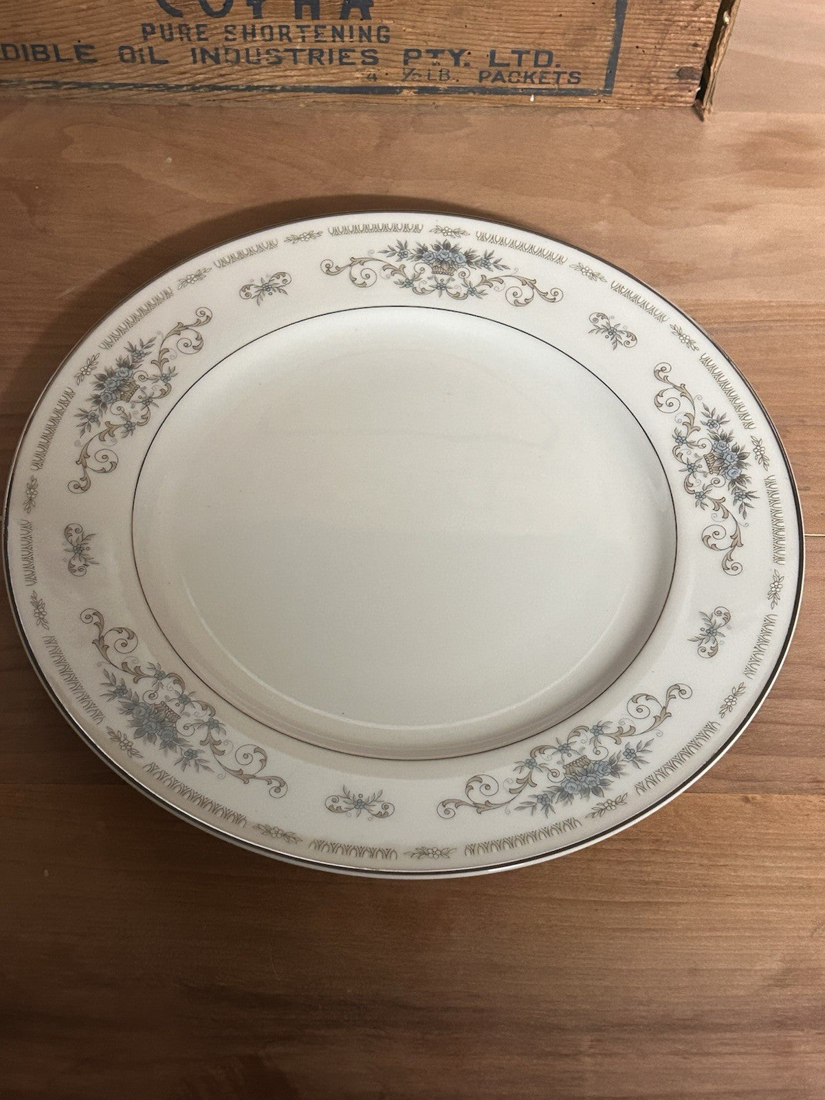 Vintage WADE Fine Porcelain China Diane Dinner Plates Made In Japan 1980s