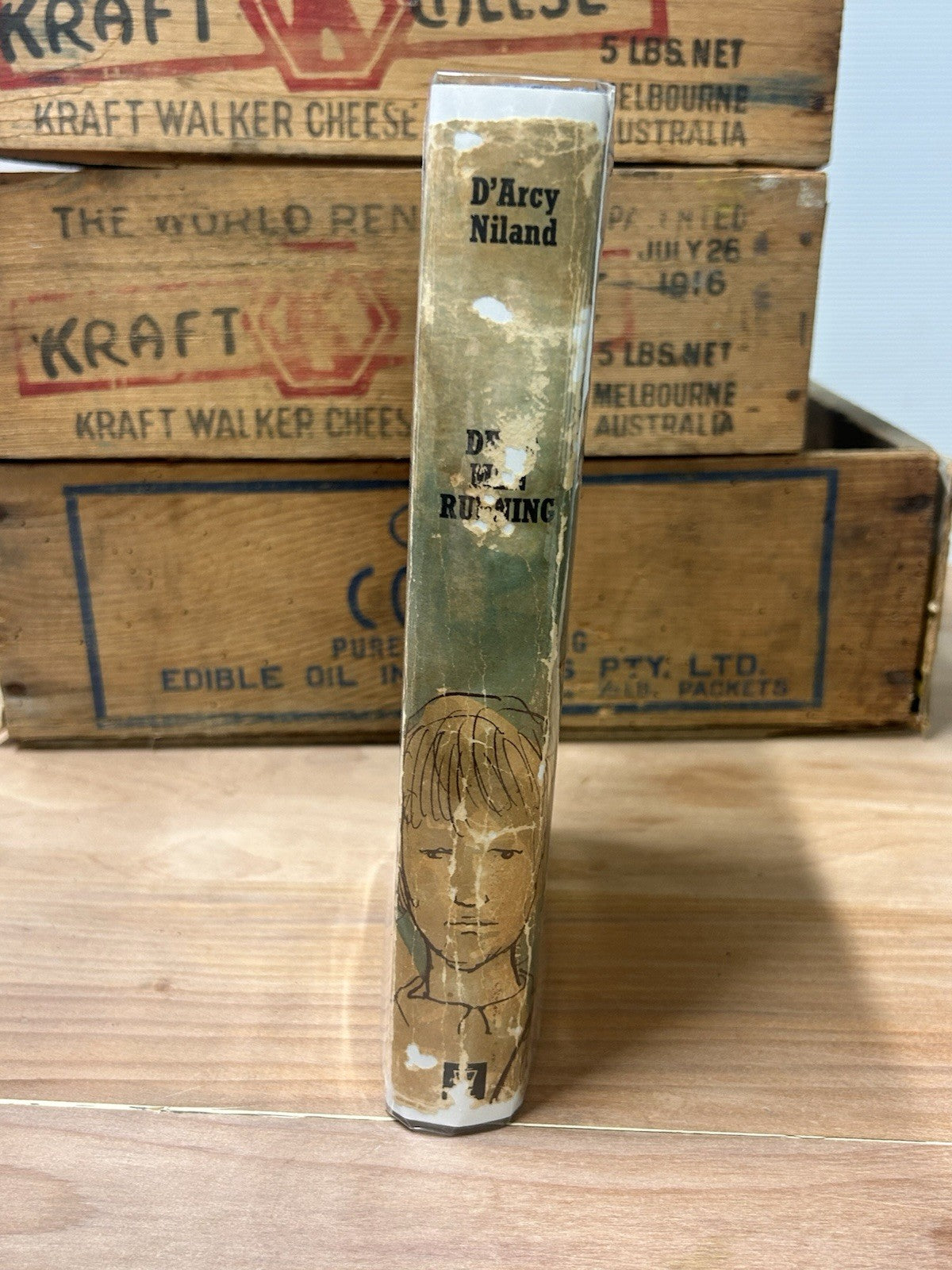 D’Arcy Niland Dead Men Running 1969 1st Ed HC DJ Hodder Australia Drysdale Art