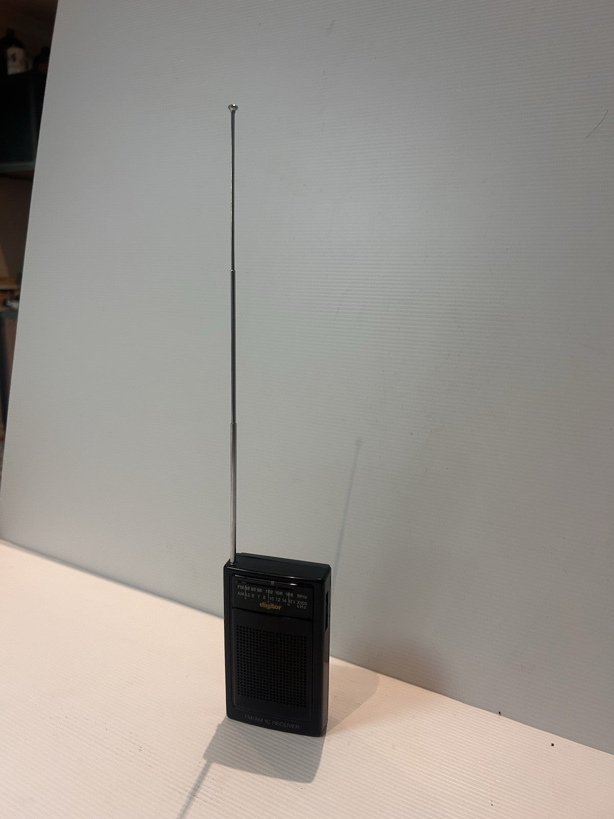 Vintage Digitor FM/AM Pocket Radio Portable Receiver Retro 1990s