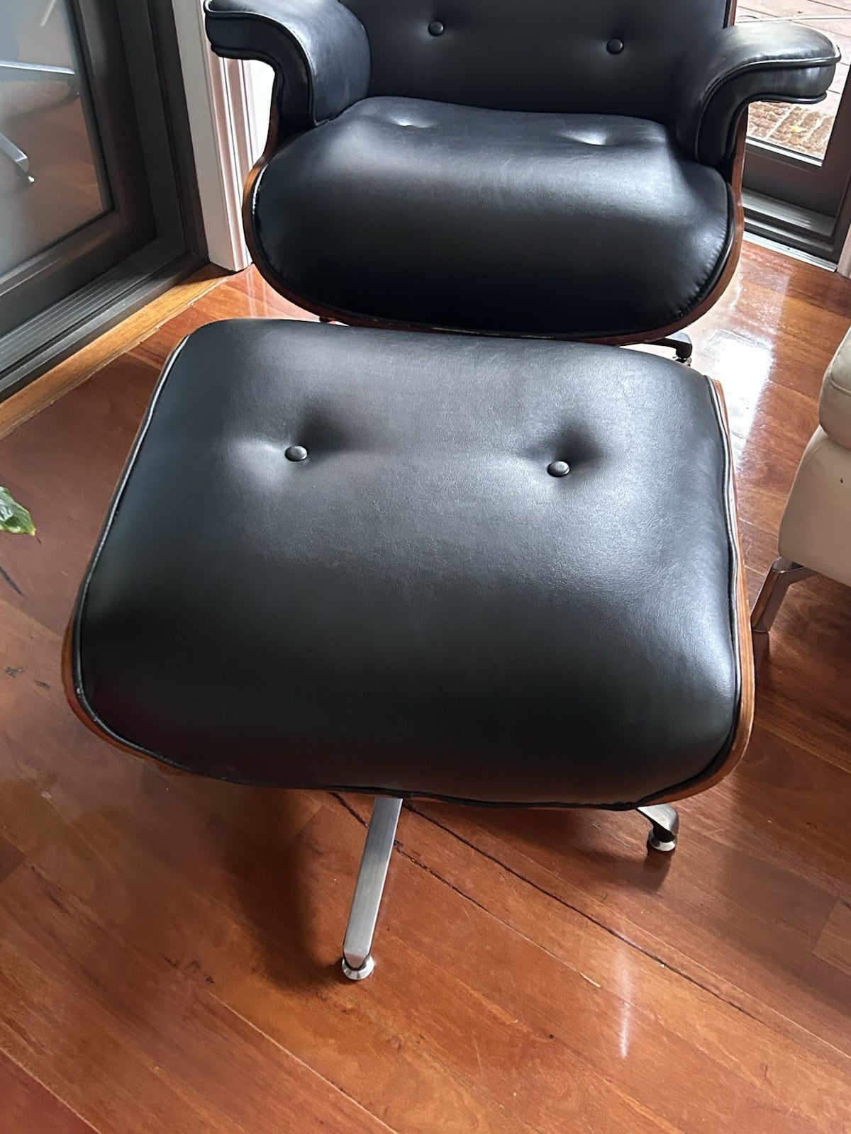 Replica Eames Lounge Chair & Ottoman by Aldi Black PU Leather 5-Star Base