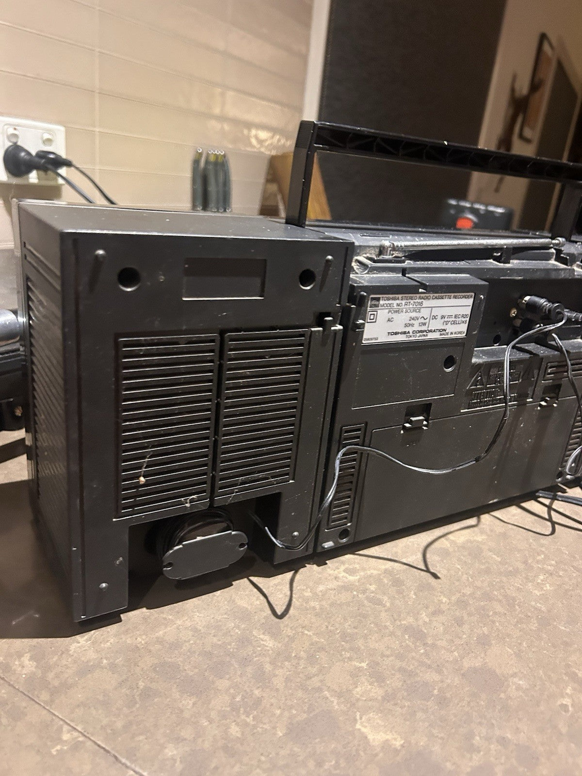 Vintage Toshiba RT-7016 Boombox Radio Cassette Restoration Project 80s