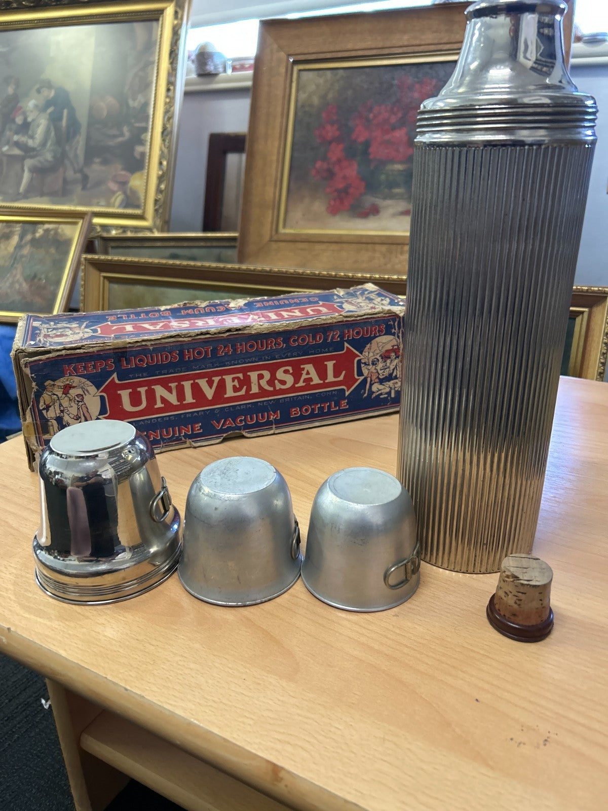 Vintage Universal Vacuum Bottle – Complete Boxed Set – c.1916–1920s – 1 Quart