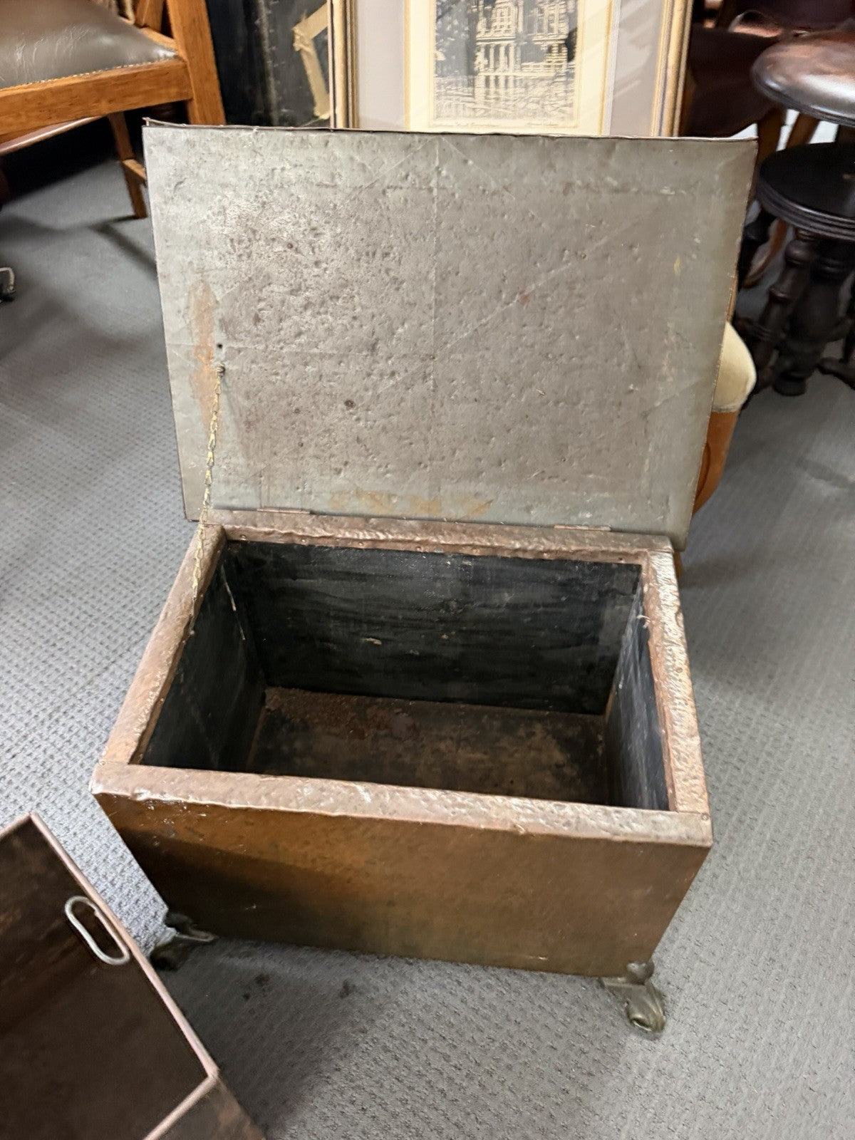 Antique Arts & Crafts Hammered Copper Coal Box Removable Liner Paw Feet