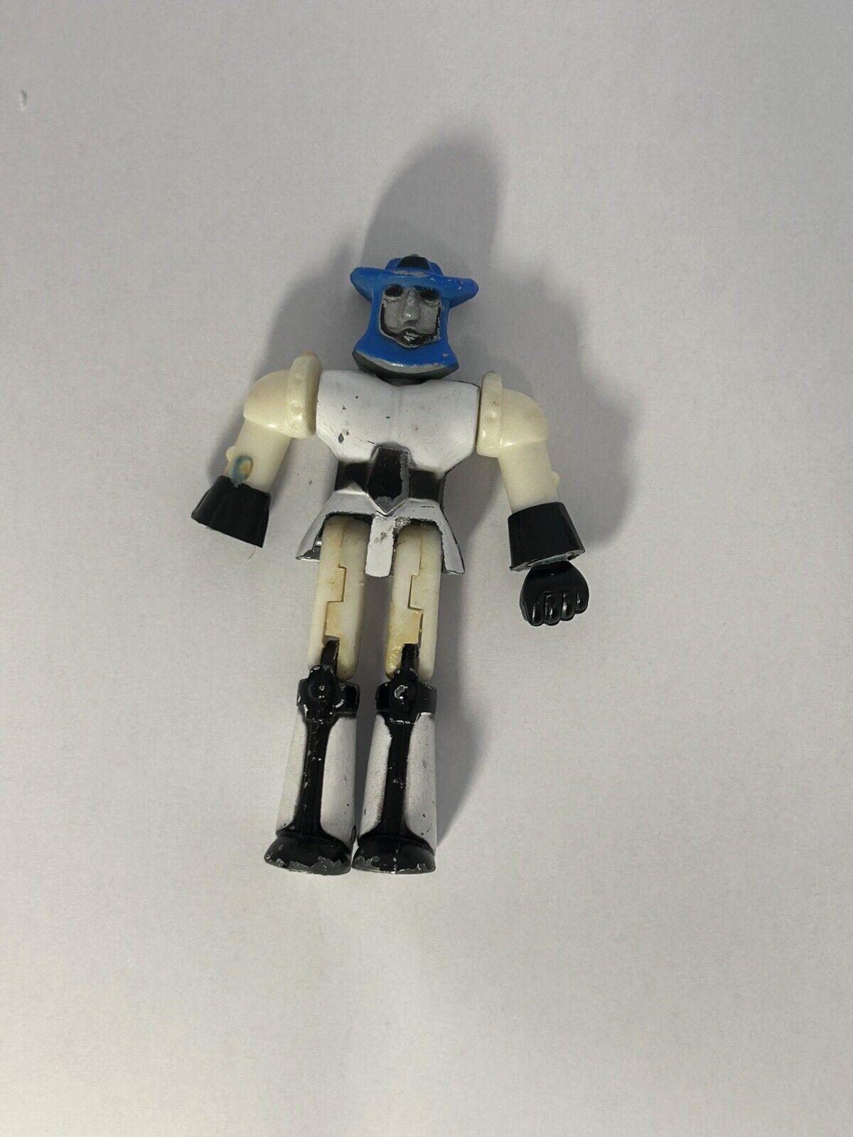 SUPER RARE VINTAGE 2002 M.D. SPACE ROBOT DIECAST 3 1/4" ACTION FIGURE