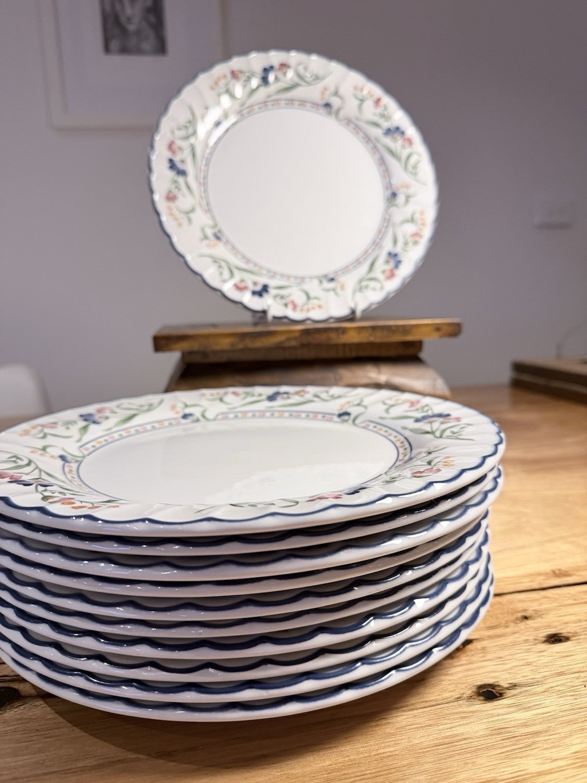 Staffordshire Hampton Court Dinner Plate Floral England Scalloped 26cm 10 avail