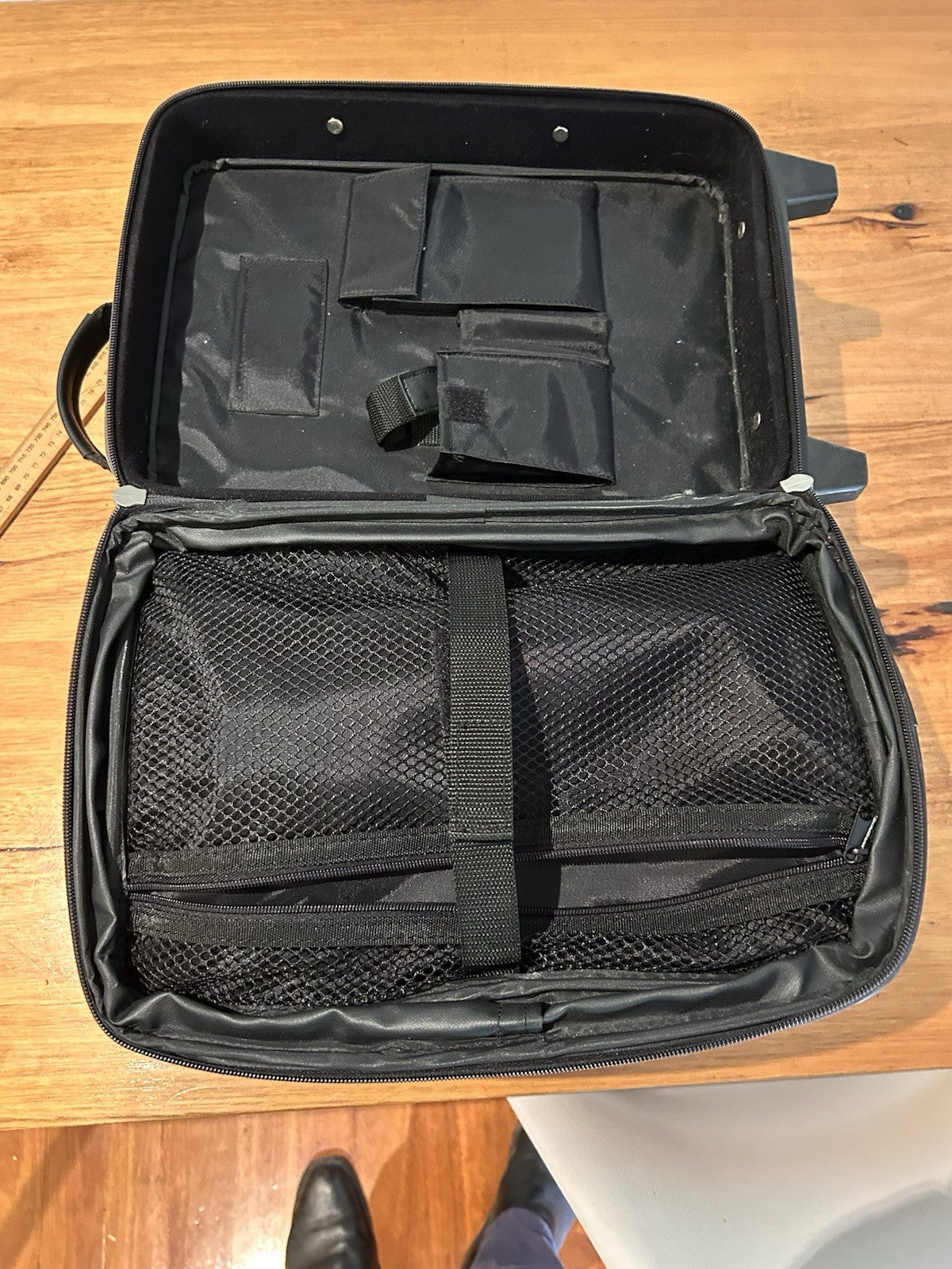 Henselite Lawn Bowls 4 Bowl Trolley Bag Green with Handle & Wheels