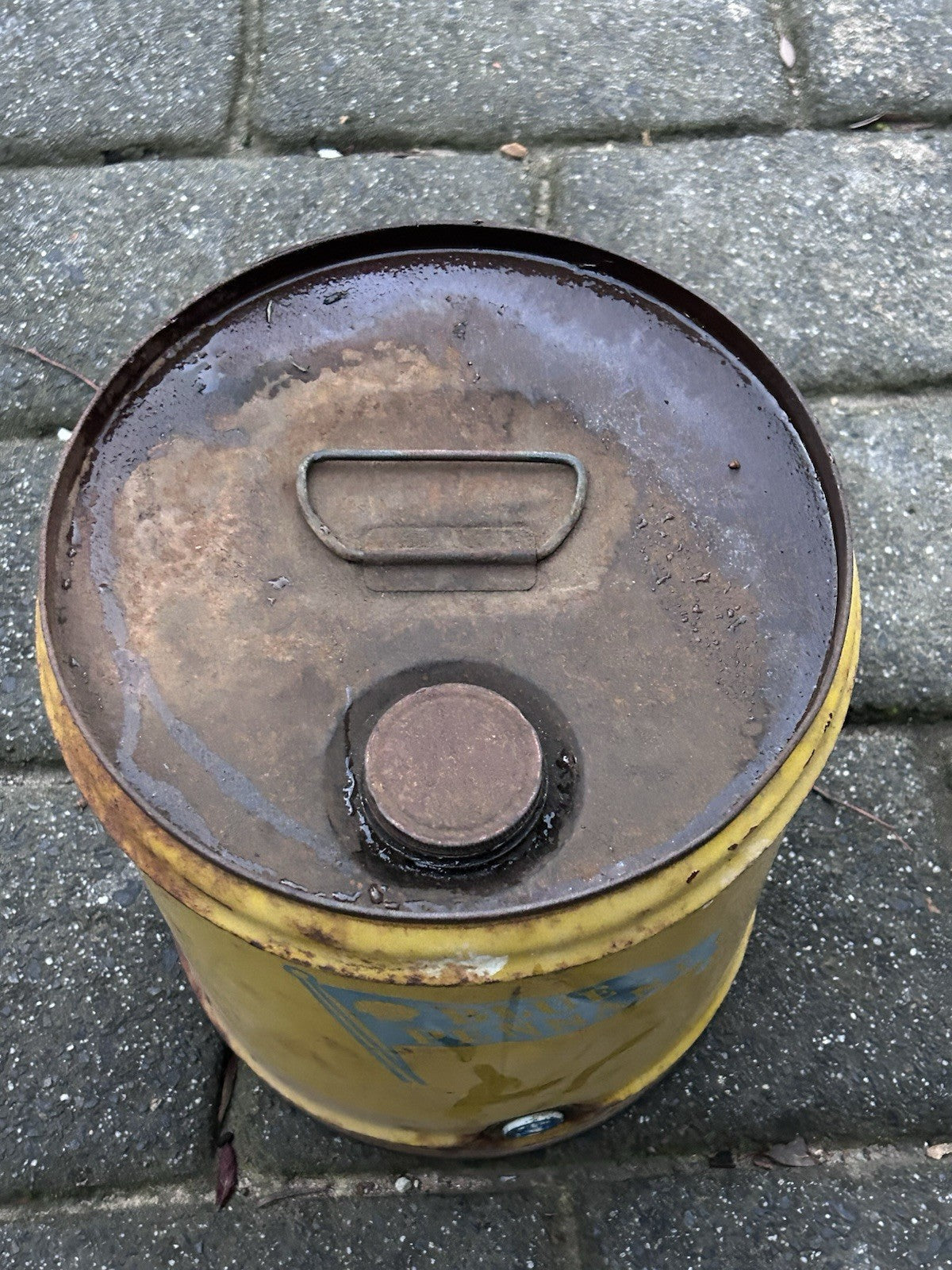 Vintage Shell Blue Pennant Kerosene Tin 4 Gal Yellow Petrol Can Inflammable