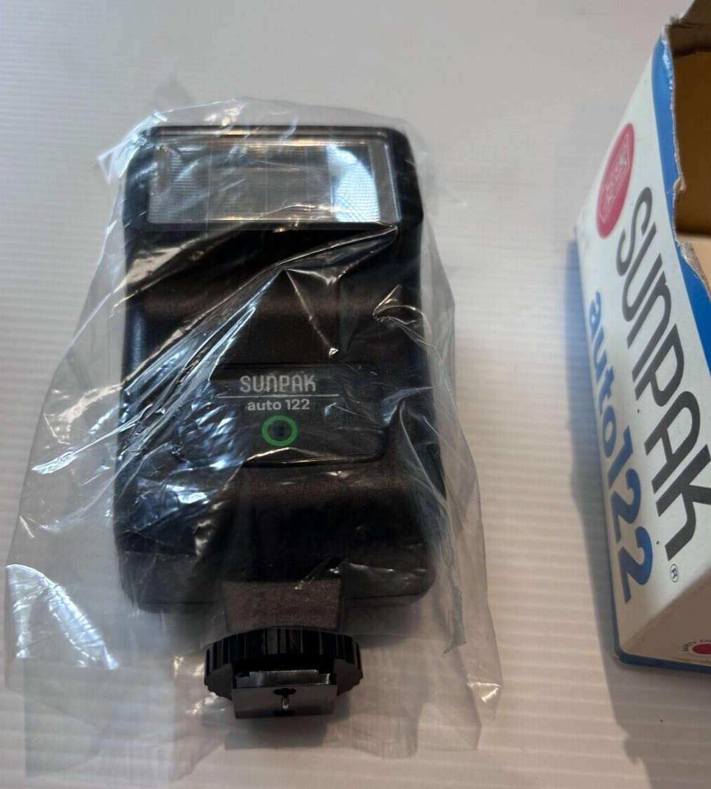 Vintage Sunpak Auto 122 Camera Flash – With Original Box, Great Condition  WORKS