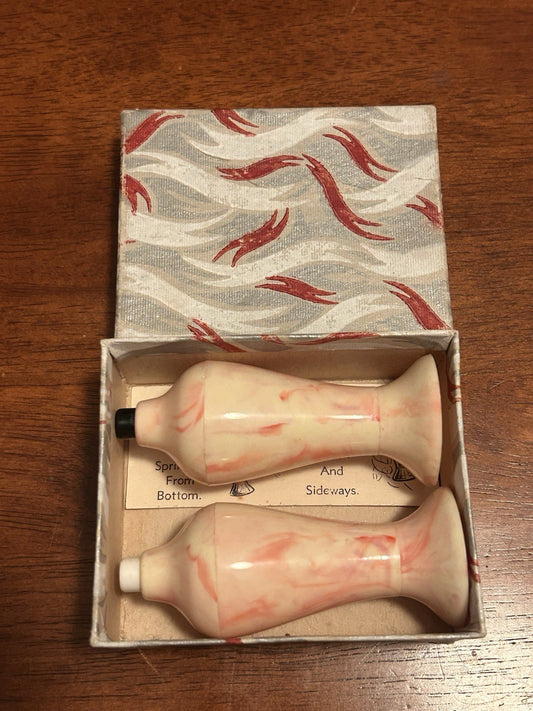 J. Wipfli Plastics Co. Melbourne Push-Button Seasoners Salt & Pepper Shakers