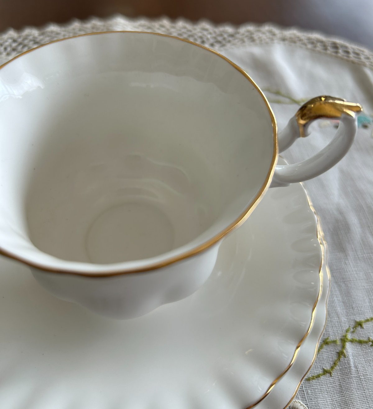 ROYAL ALBERT  VAL D'OR Tea cup, saucer and side plate TRIO - Vintage-ENGLAND
