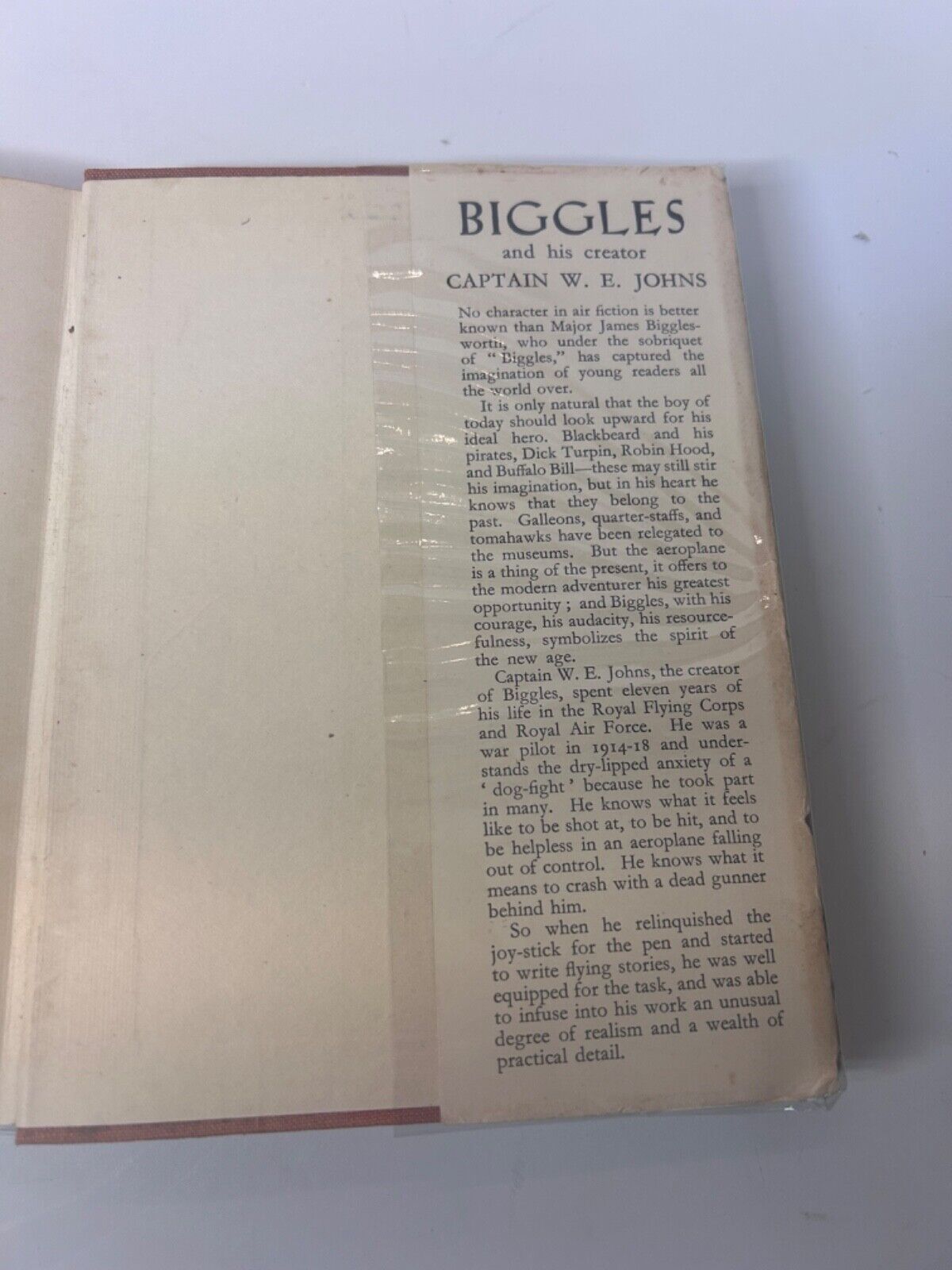 BIGGLES IN AFRICA BY CAPTAIN W.E.JOHNS. 1946 HARDBACK DUST JACKET COLLECTABLE