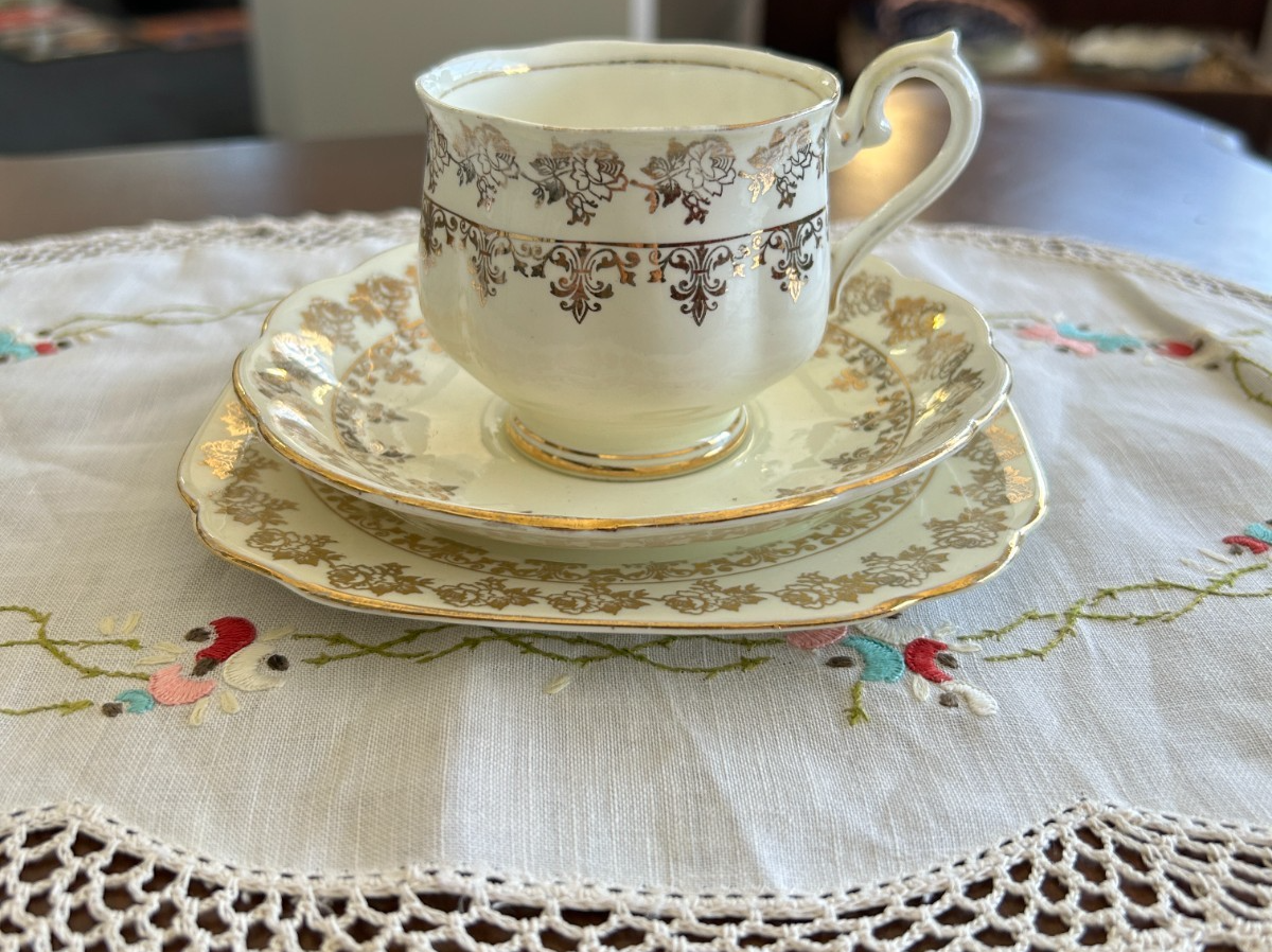 Royal Albert Tea cup, saucer and side plate Trio Reg 769057 (1930s) England
