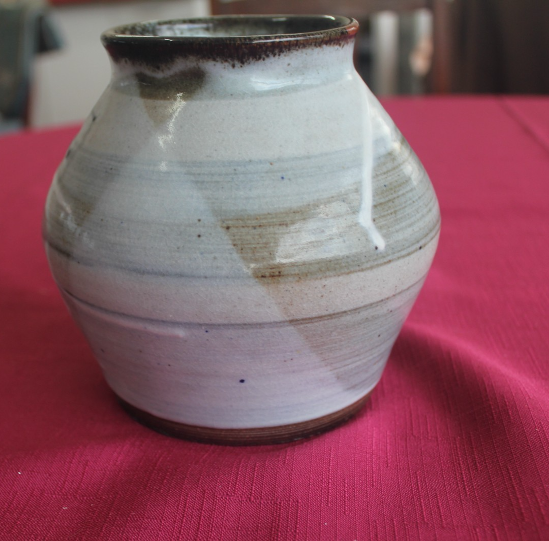 Vintage Hand-Thrown Studio Pottery Vase – Signed “Haulyn”