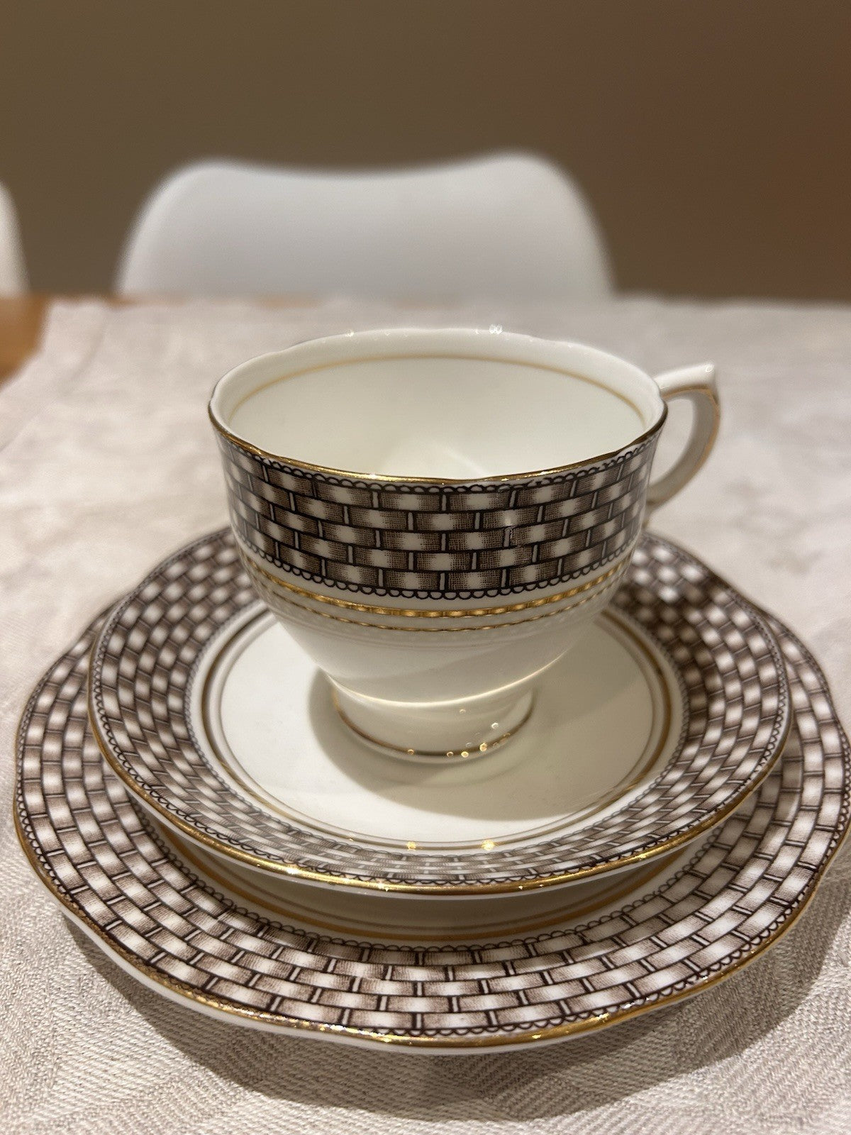 Salisbury Basket Fine Bone China Tea Set for Two – 2 Trios – England