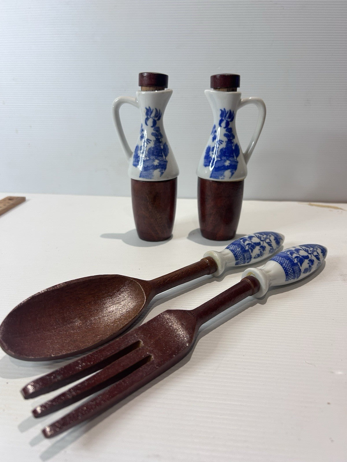 Vintage Blue Willow Serving Salad Set Ceramic And Faux Wood Spoon And Fork 11"
