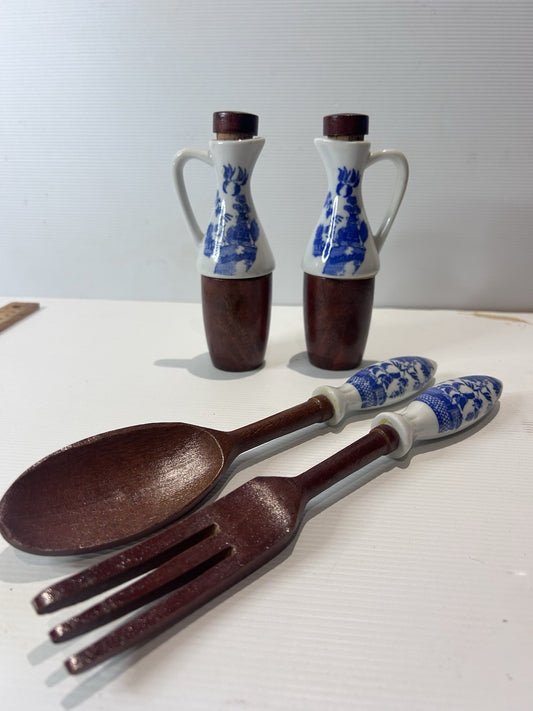 Vintage Blue Willow Serving Salad Set Ceramic And Faux Wood Spoon And Fork 11"