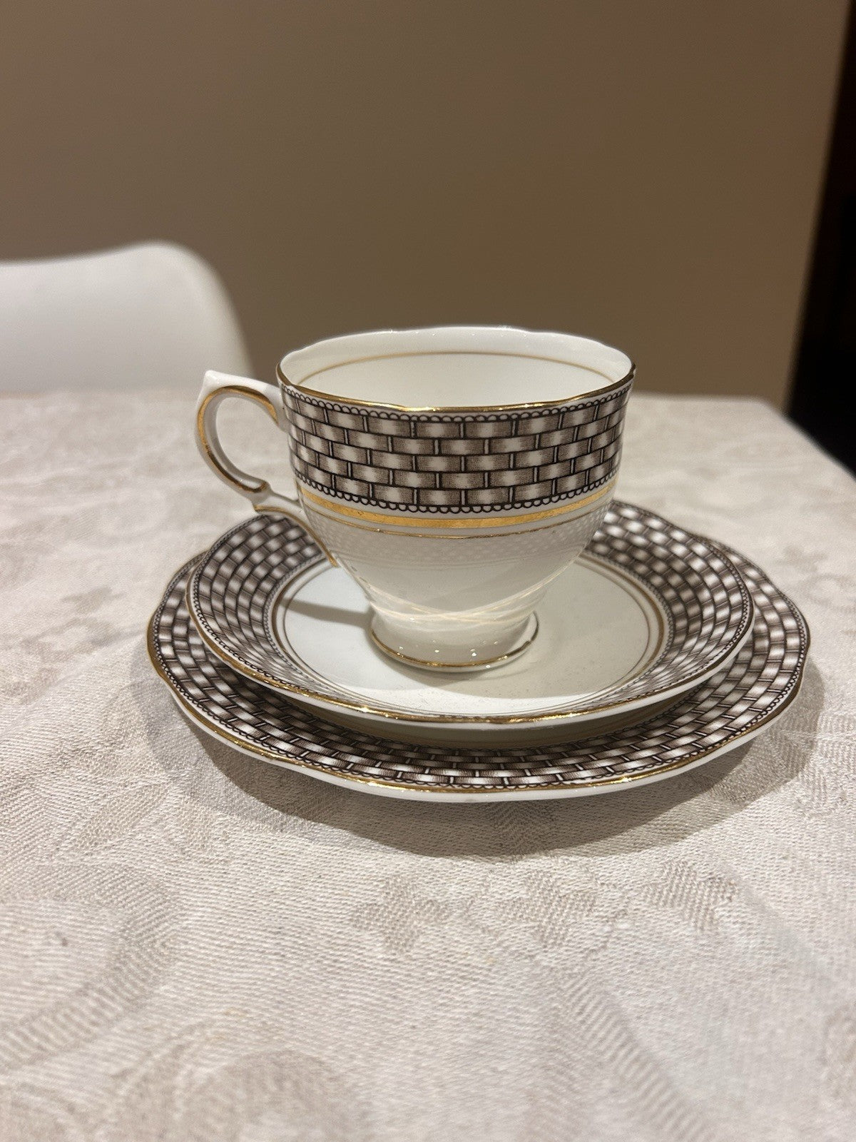 Salisbury Basket Fine Bone China Tea Set for Two – 2 Trios – England