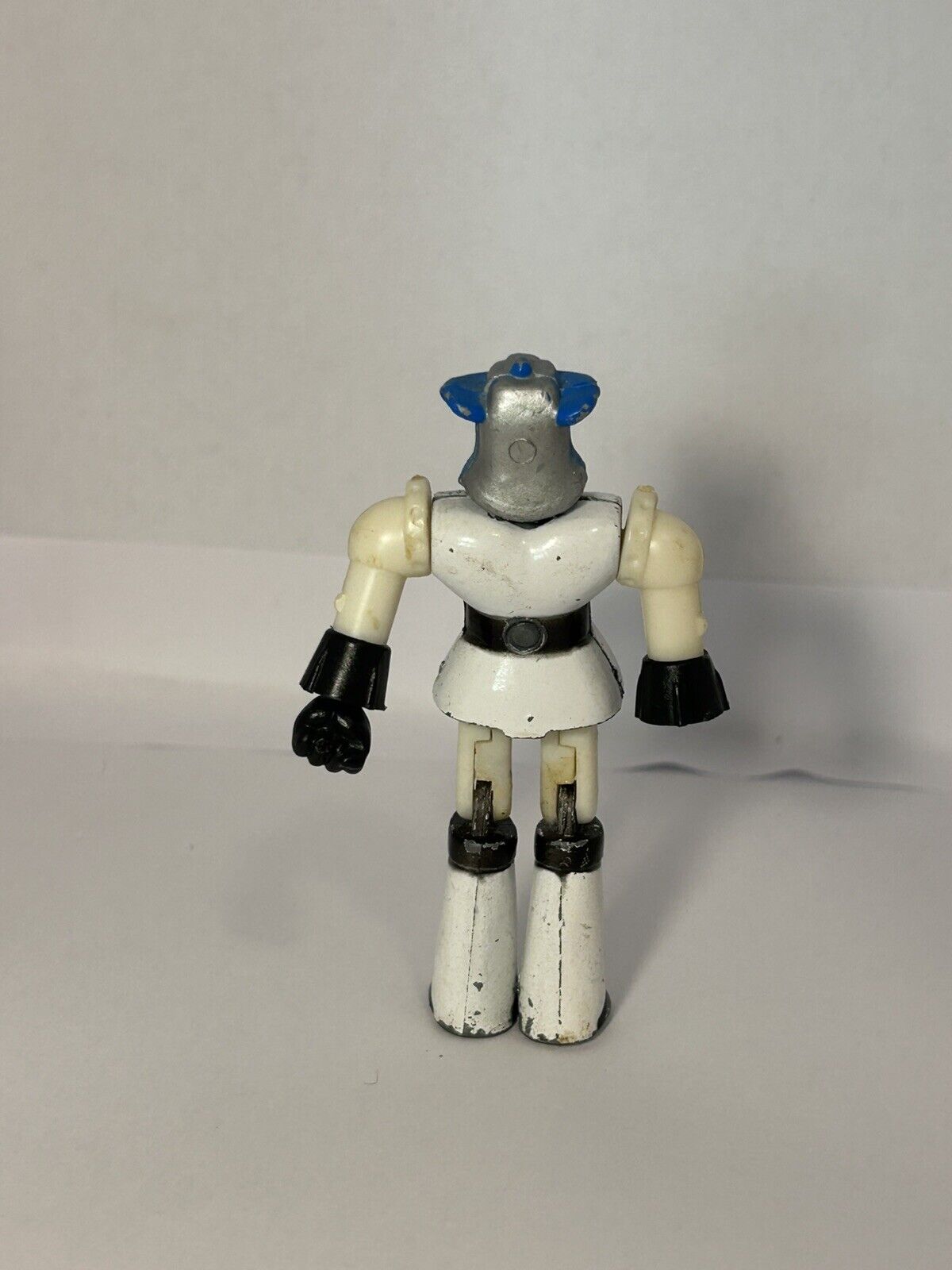 SUPER RARE VINTAGE 2002 M.D. SPACE ROBOT DIECAST 3 1/4" ACTION FIGURE