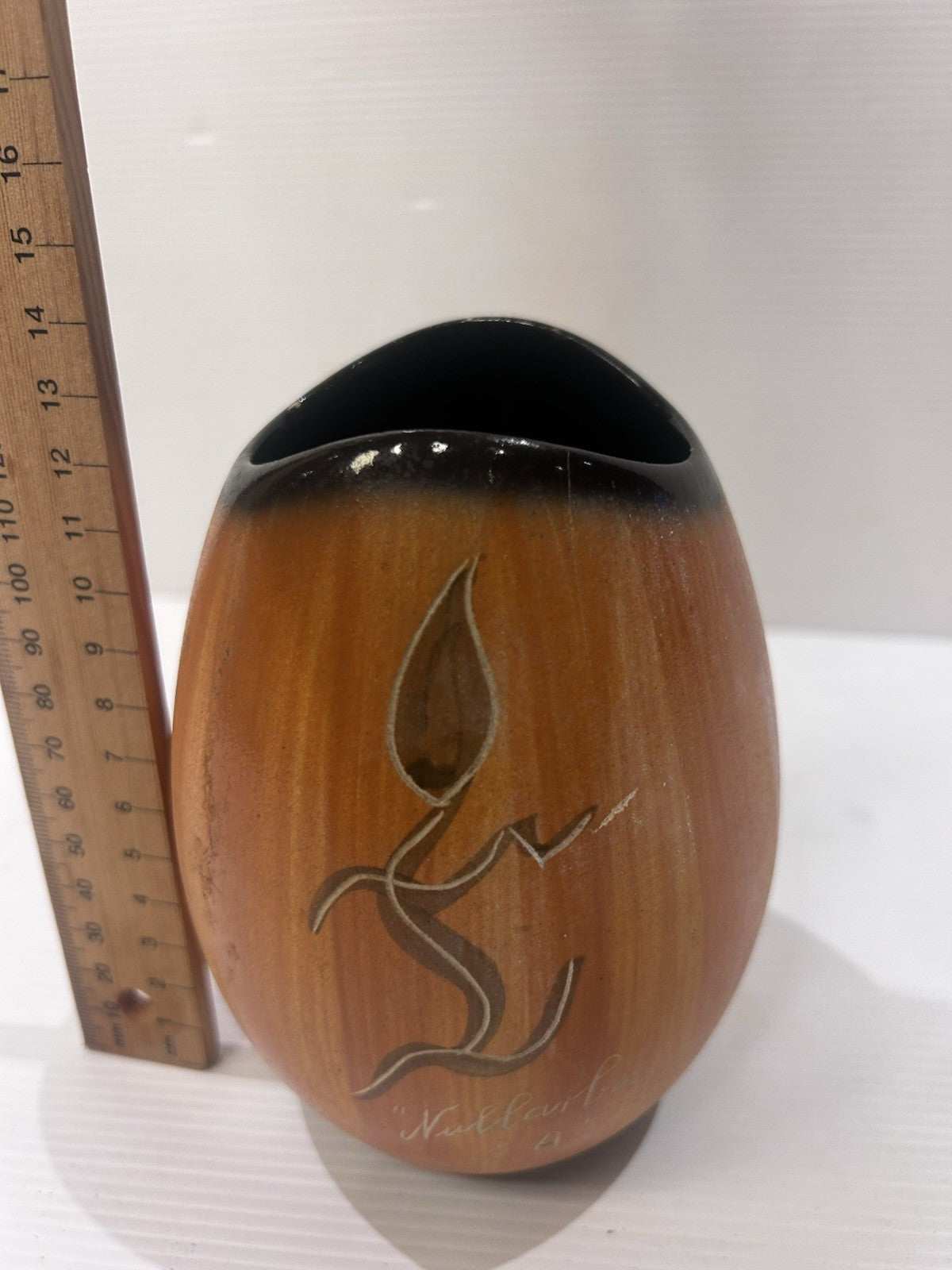 Vintage Nullarbor SA Pottery Vase – Aboriginal Style Motif – Signed HW 1973