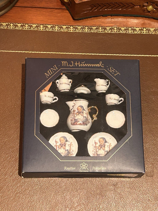 M.J. Hummel Mini Tea Set Reutter Porzellan Germany Boxed Dollhouse Porcelain