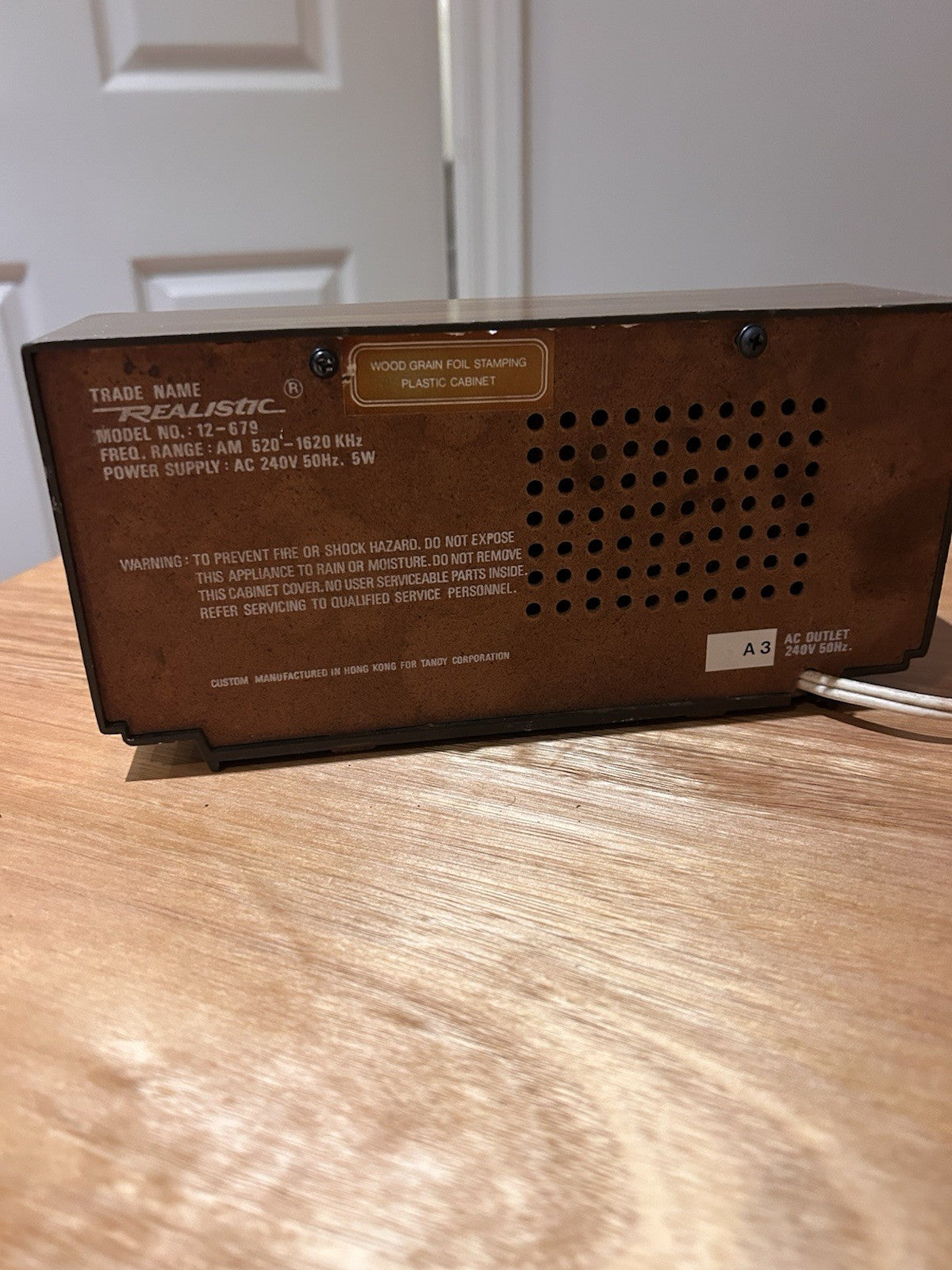 Vintage Realistic 12-679 AM Solid State Table Radio Tandy Hong Kong 240V